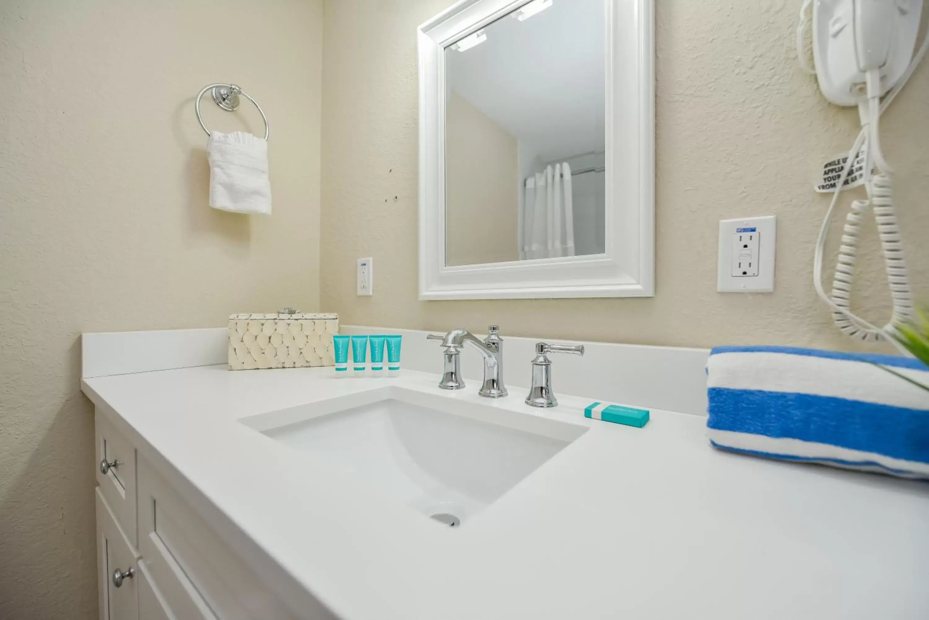 Bathroom in Tropical Breeze Resort