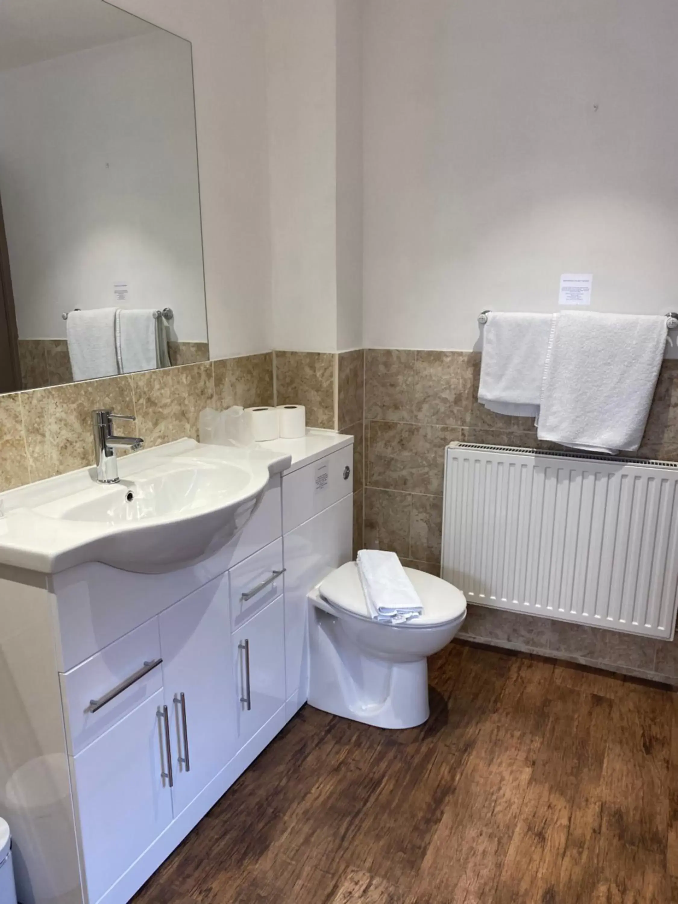 Bathroom in The Tudor Hotel