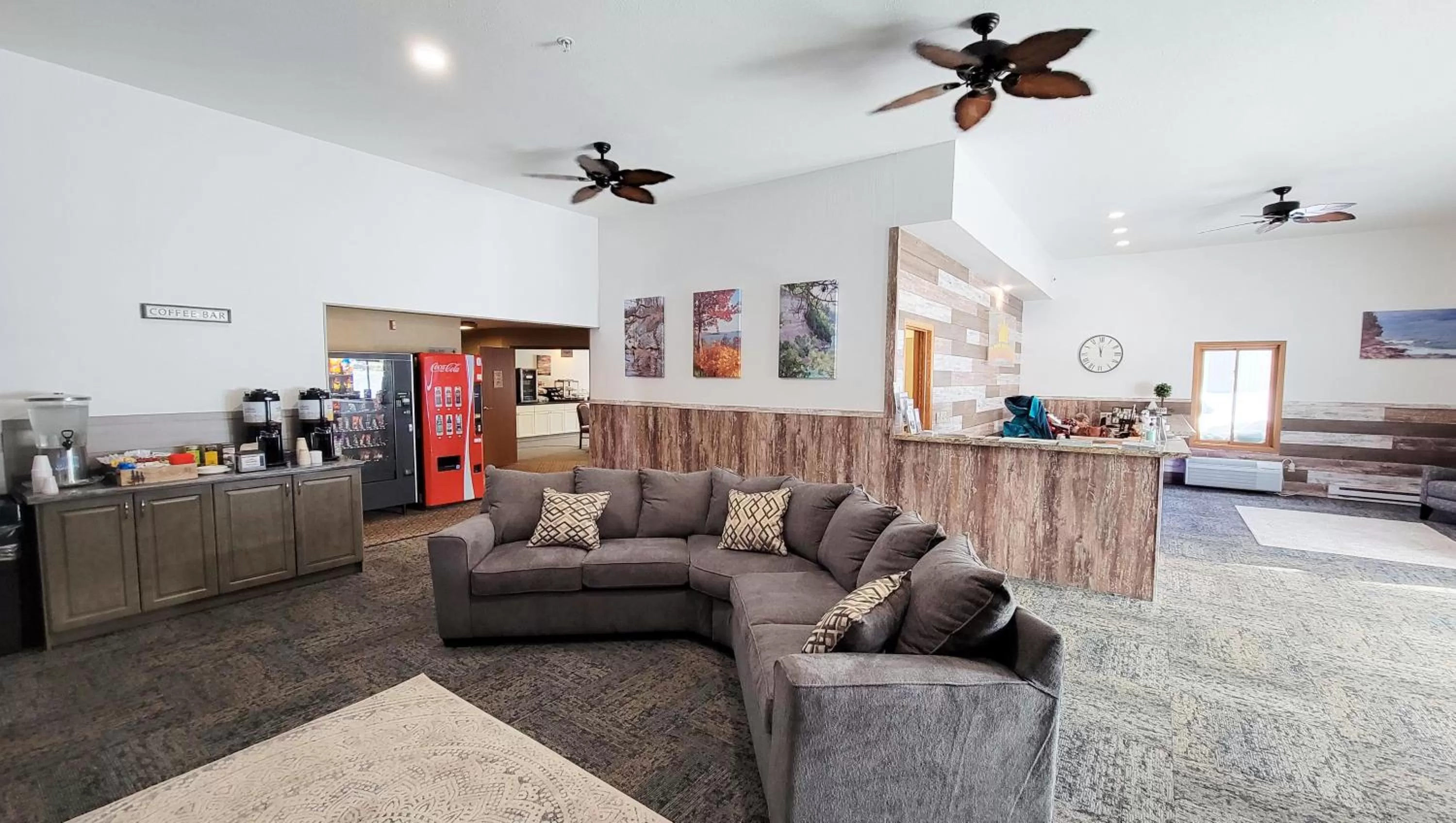 Lobby or reception in Jasper Ridge Inn Ishpeming