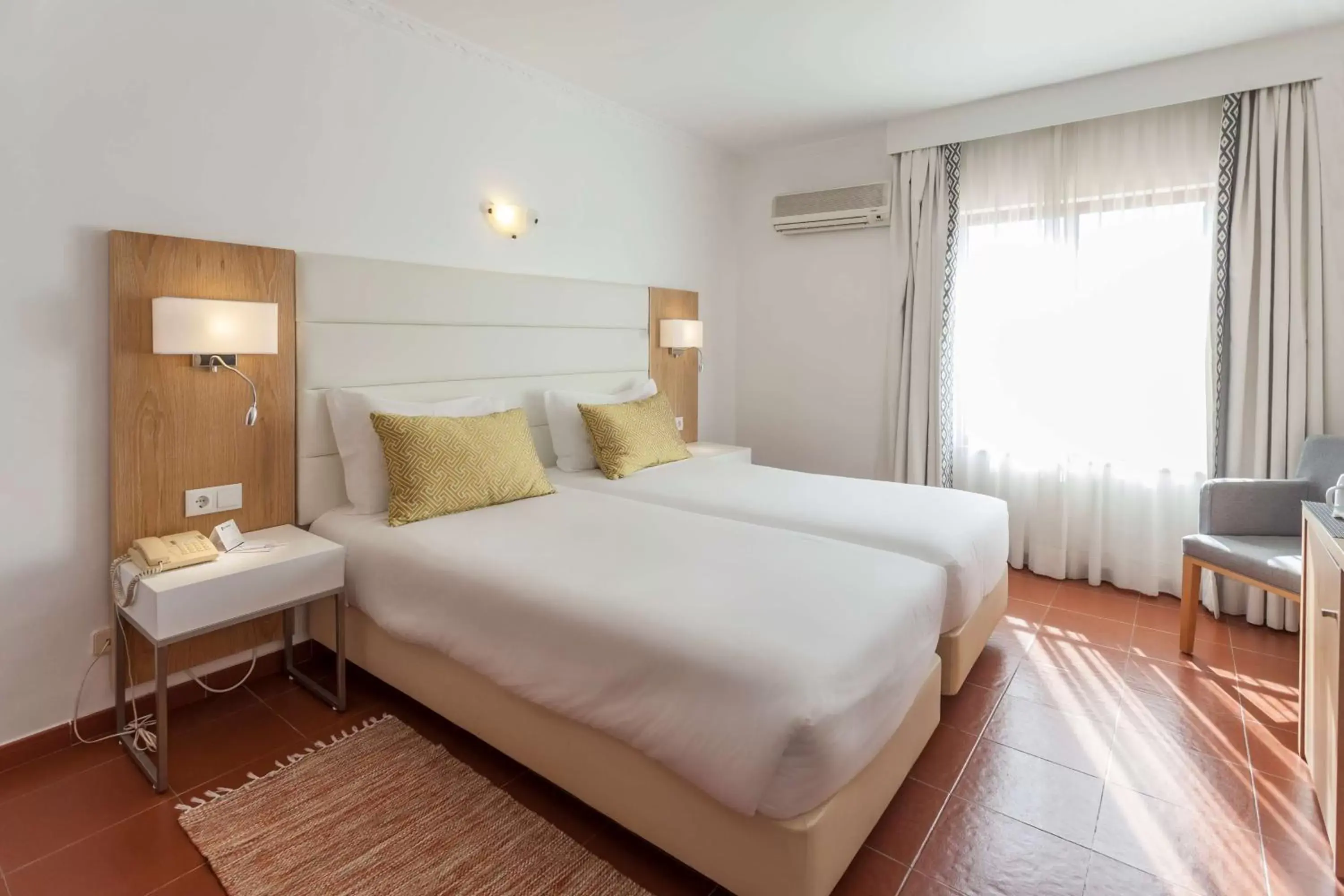 Photo of the whole room, Bed in Best Western Hotel Dom Bernardo