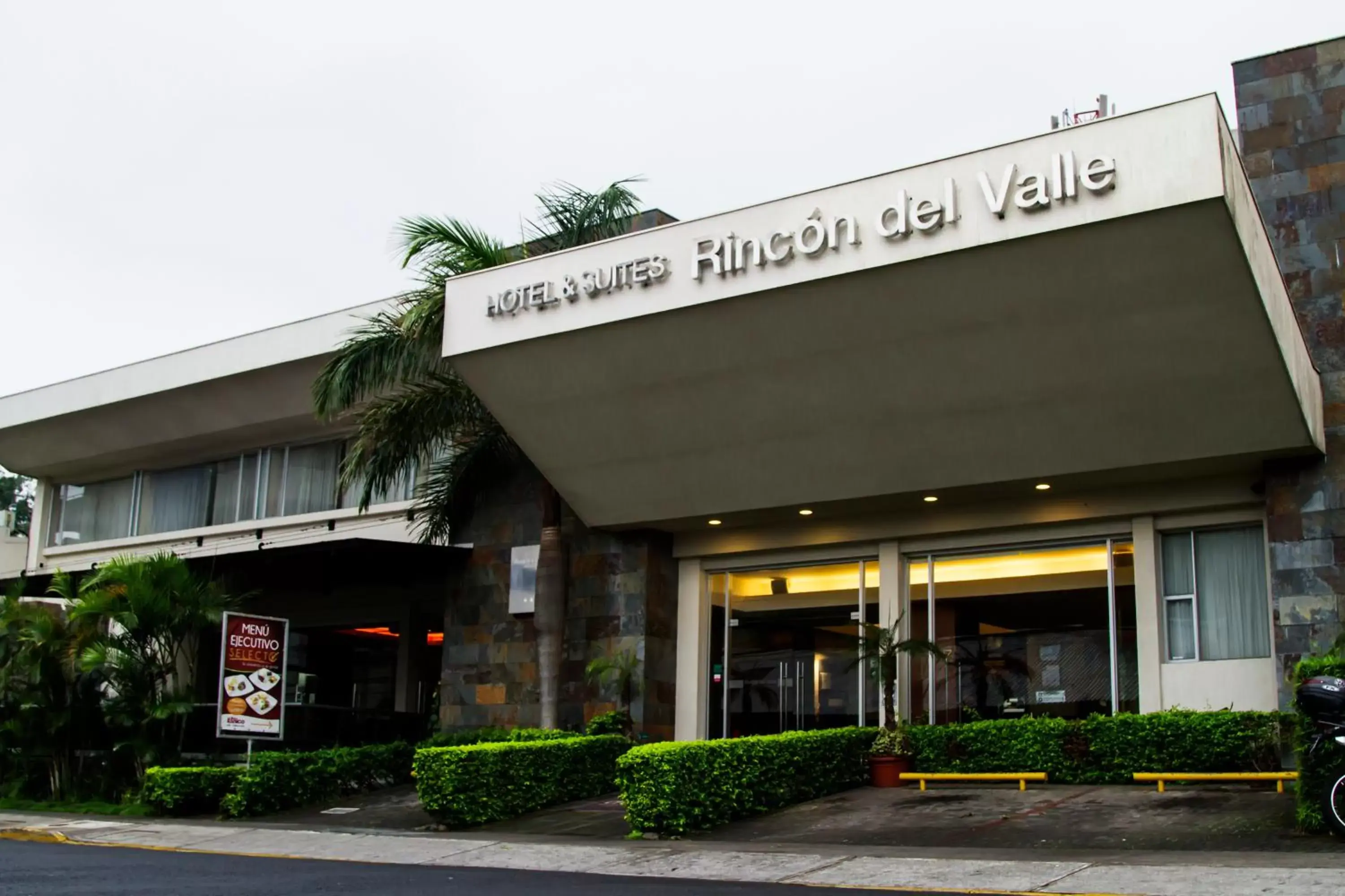 Facade/entrance, Property Building in Rincon del Valle Hotel & Suites