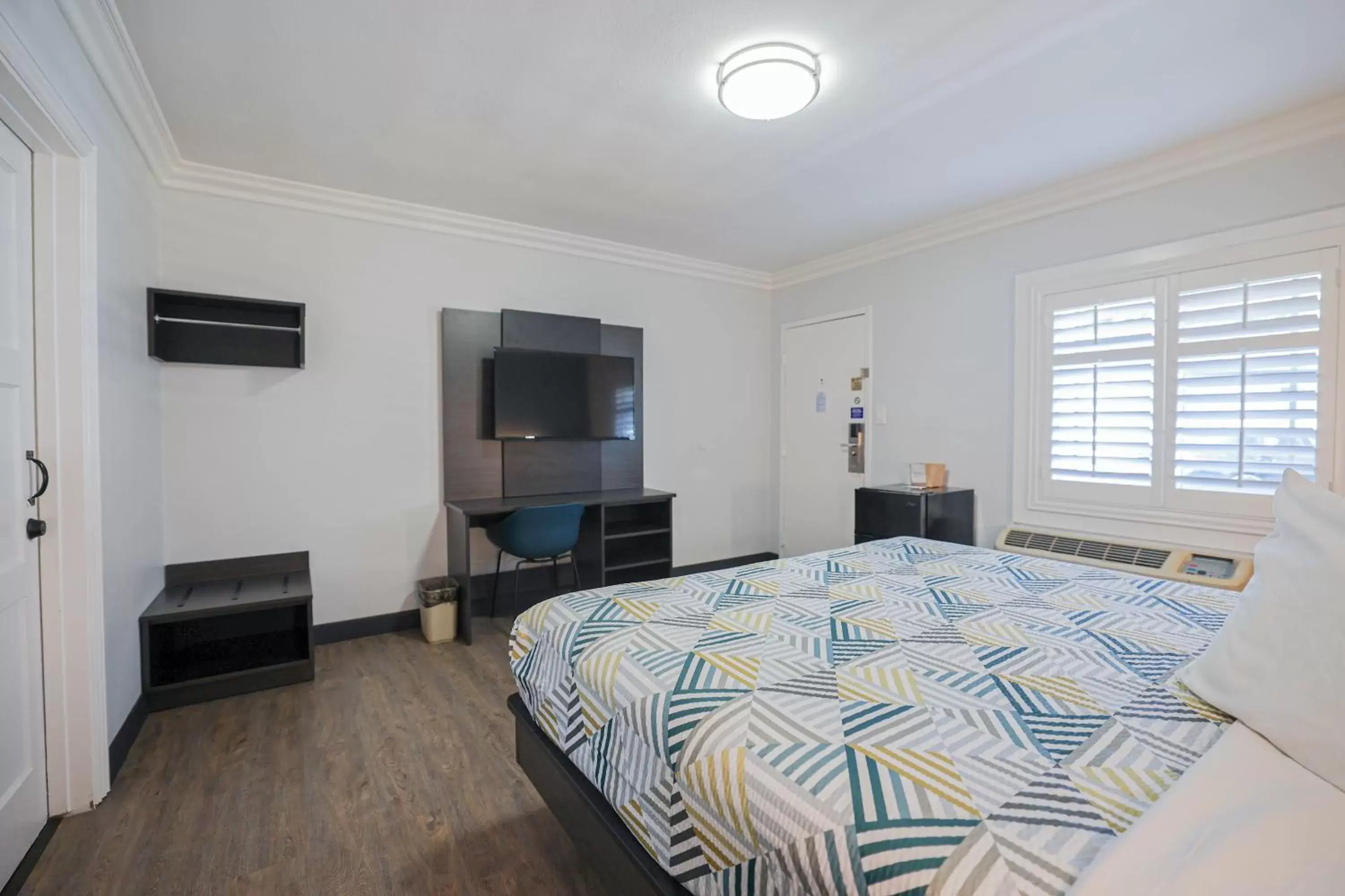 Bed in Motel 6, Tustin, Orange County-CA Bed in Motel 6, Tustin, Orange County-CA