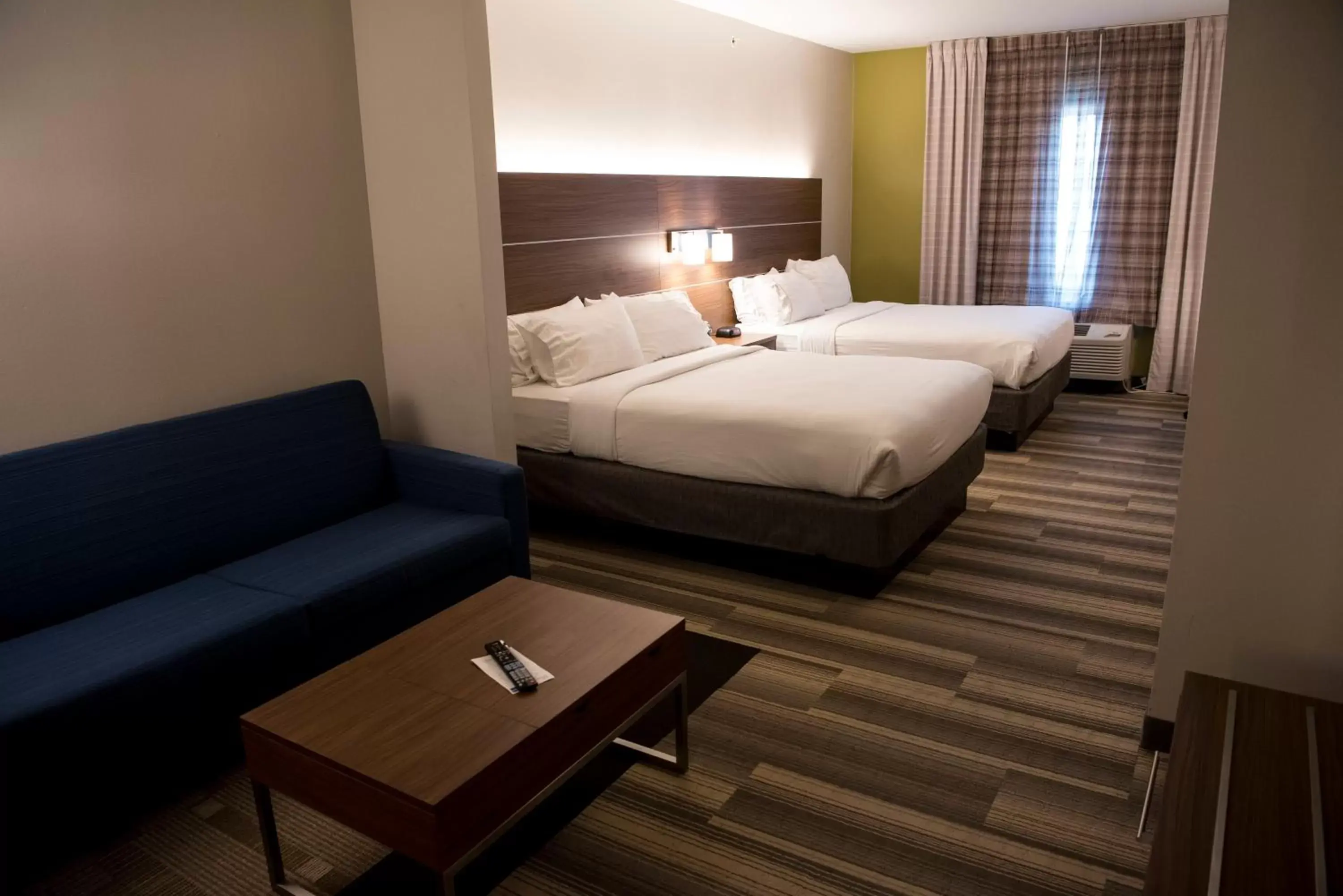 Photo of the whole room, Bed in Holiday Inn Express Hotel & Suites Lexington-Downtown University, an IHG Hotel