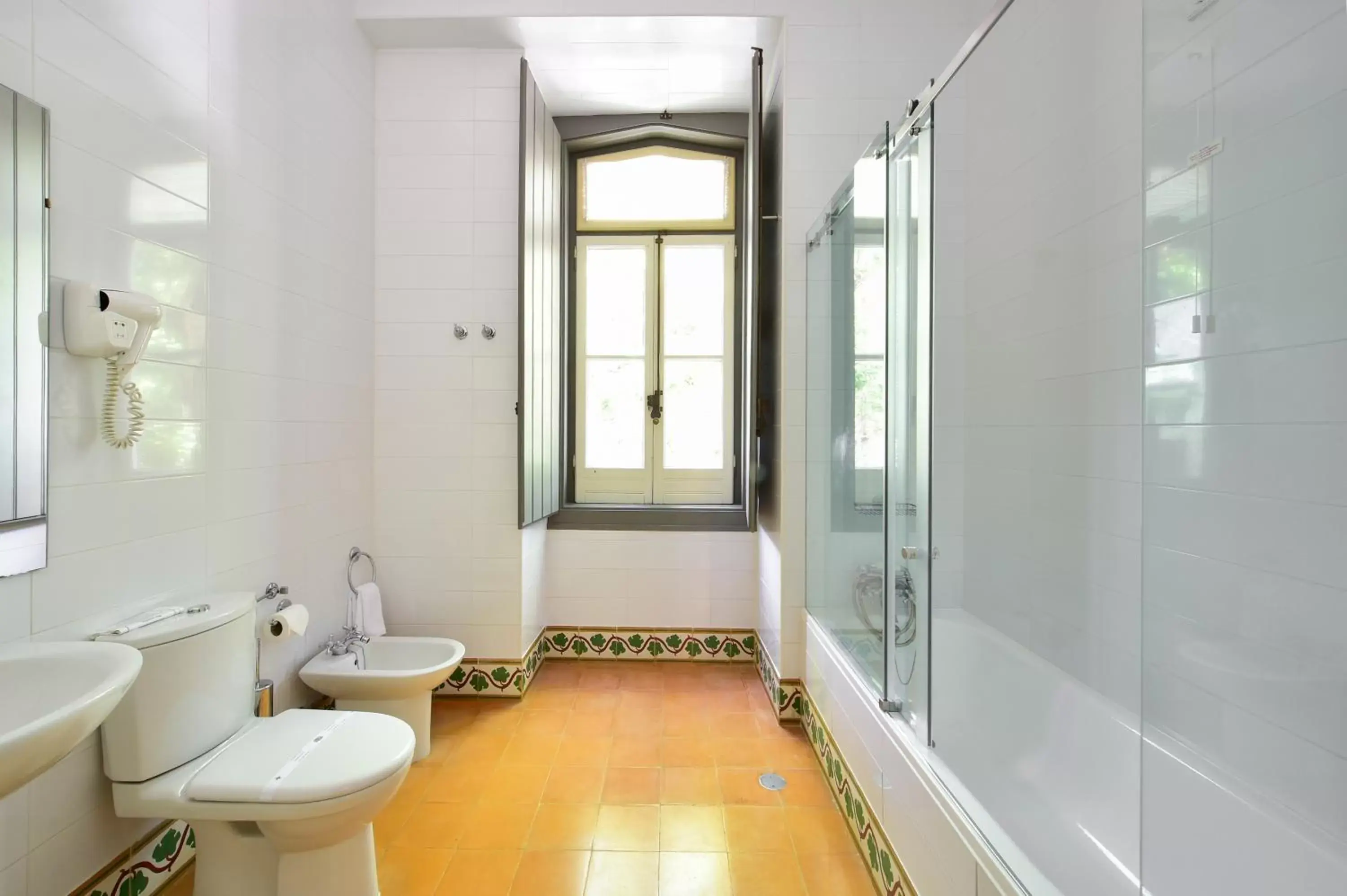 Bathroom in Villa Termal Monchique - Hotel Central - by Unlock Hotels