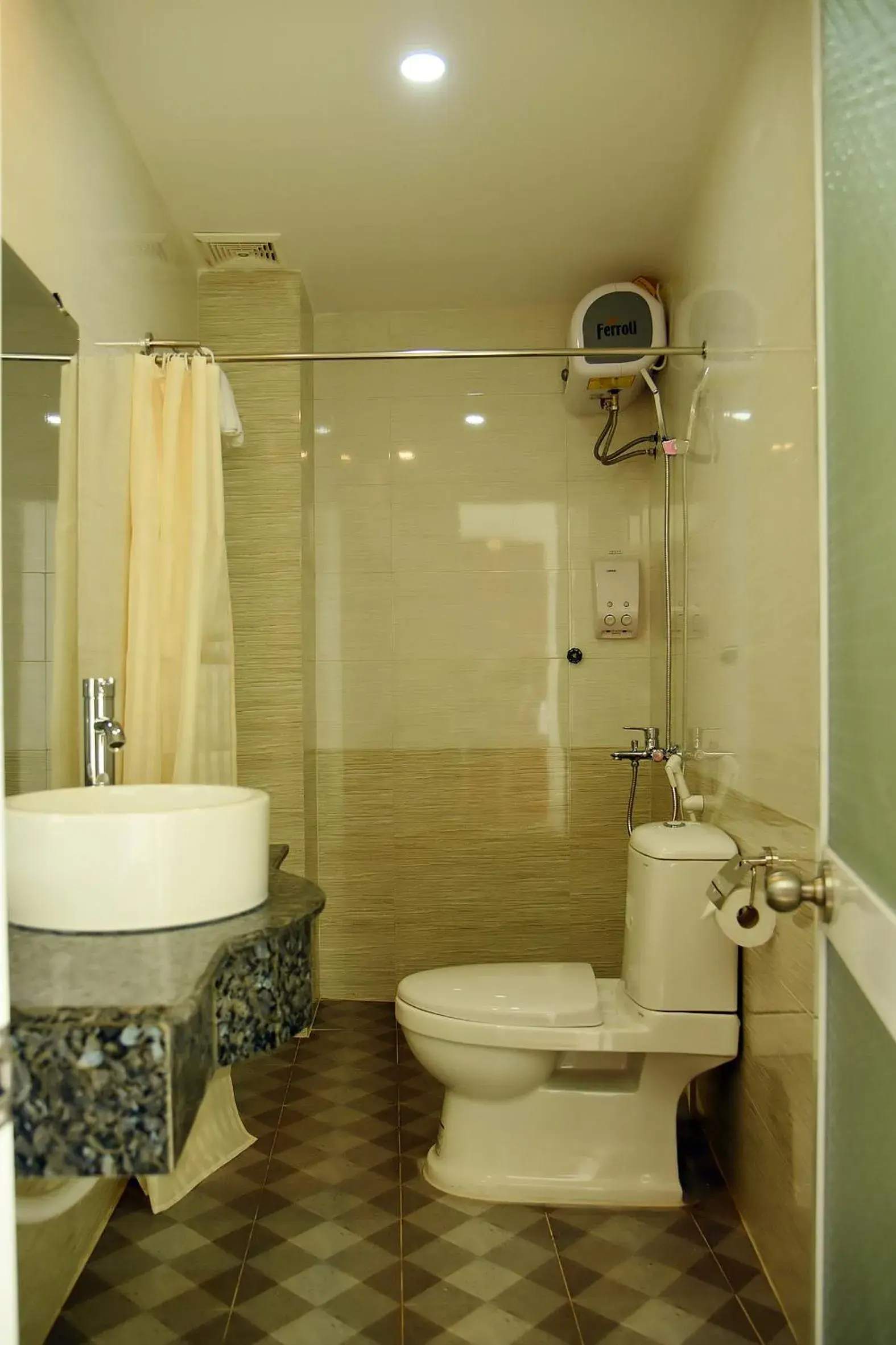 Lobby or reception, Bathroom in Ly Ky Hotel