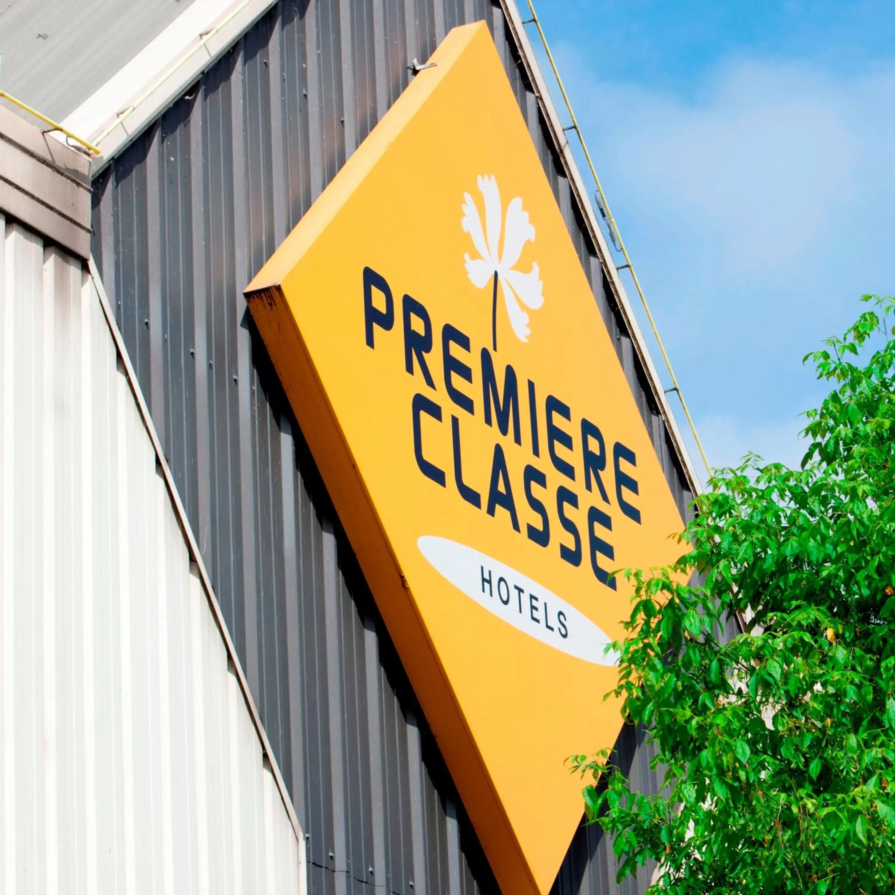 Facade/entrance, Property Logo/Sign in Premiere Classe Cambrai Proville