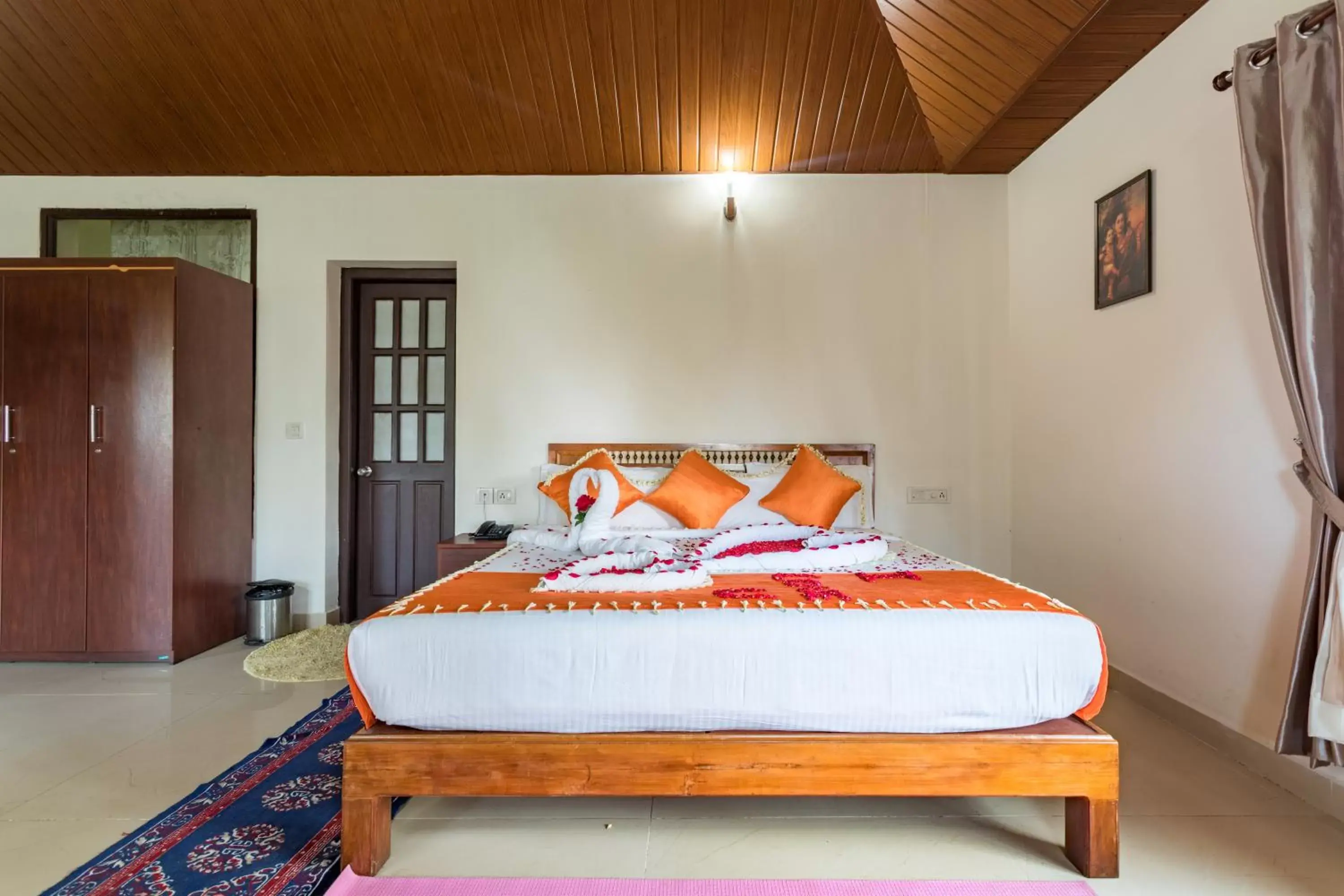 Photo of the whole room, Bed in Violet Woods Photo of the whole room, Bed in Violet Woods