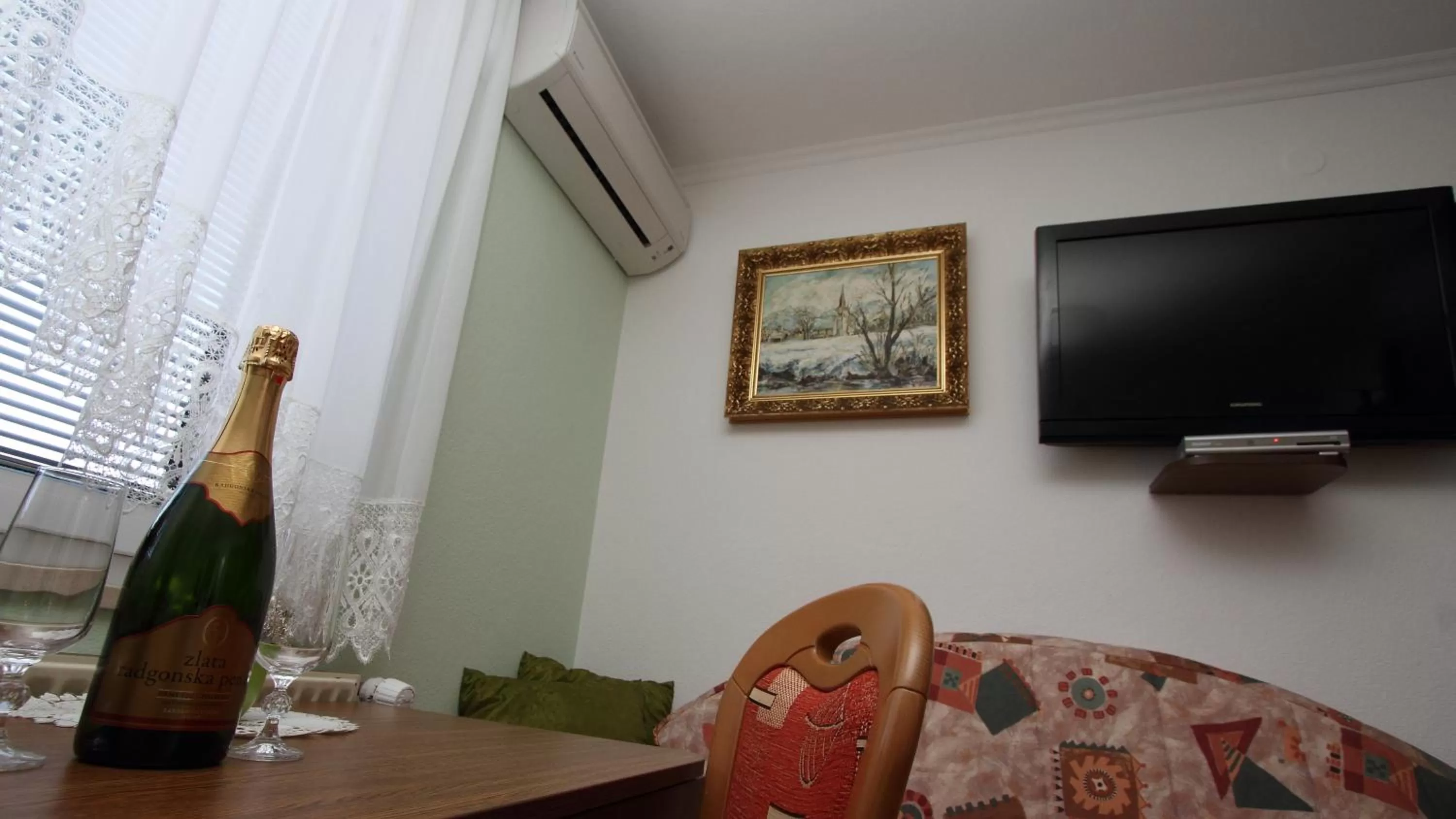 TV and multimedia in Rooms & Apartments Jana