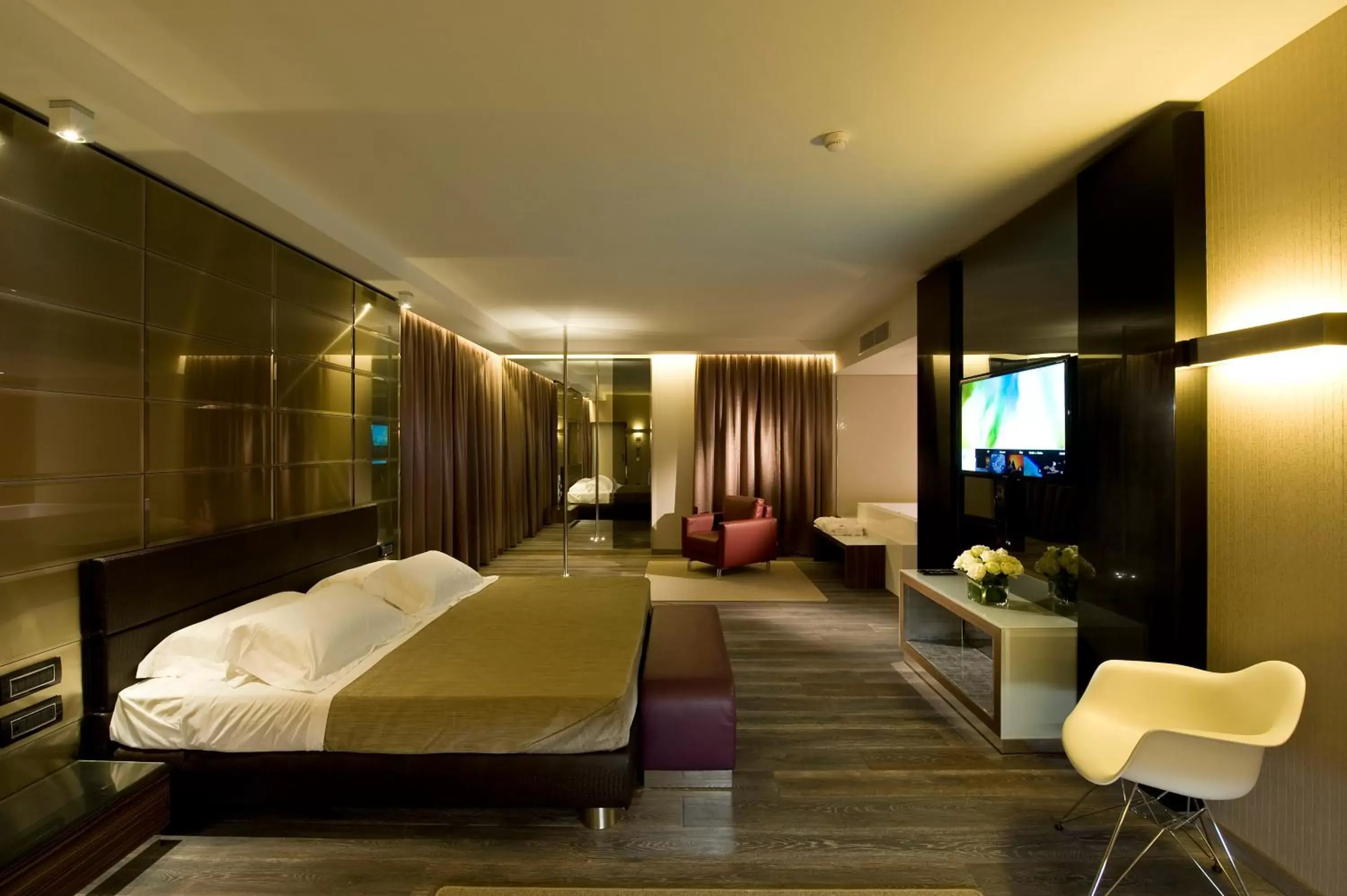 Photo of the whole room, Bed in Viola Mhotel