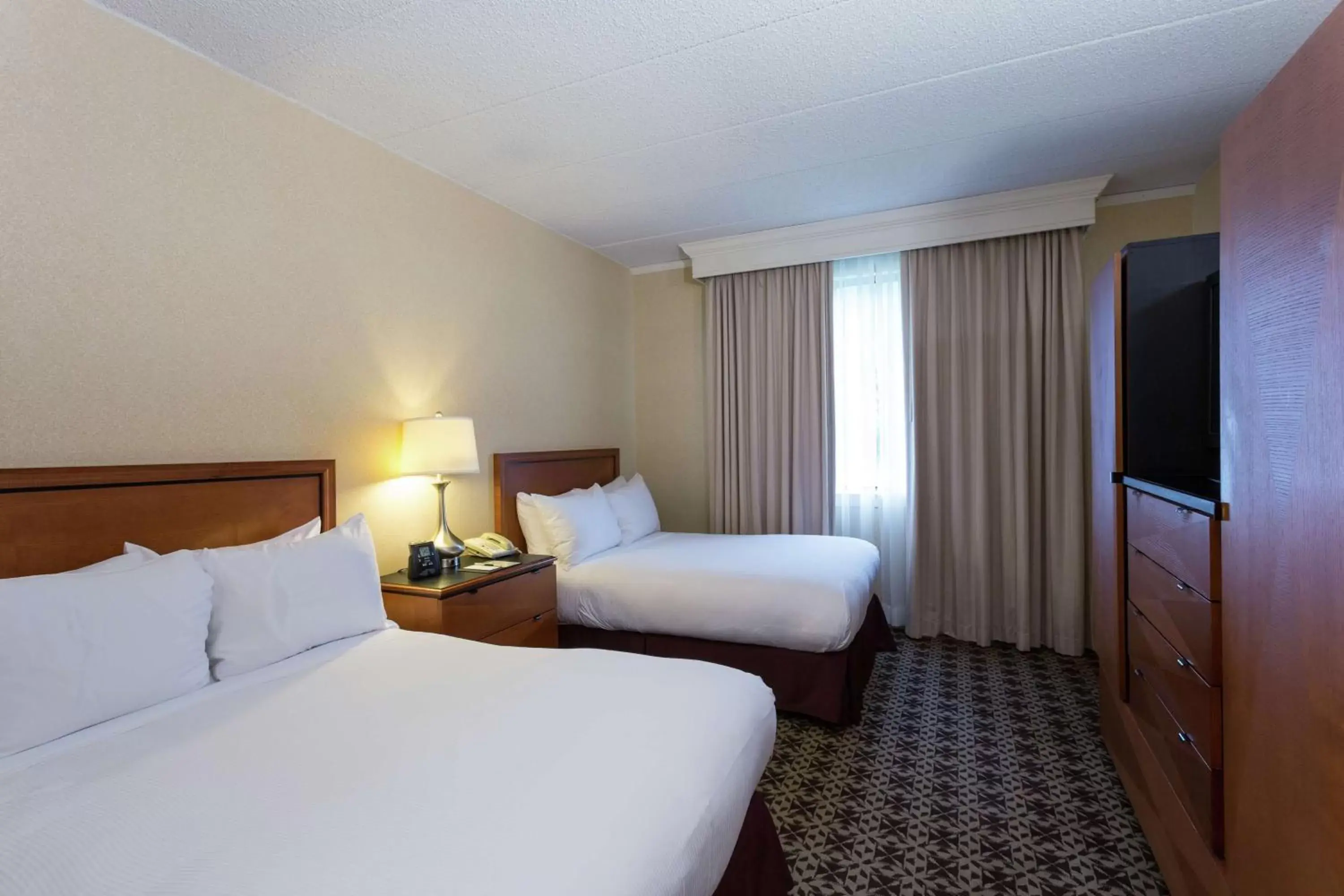 Bedroom, Bed in DoubleTree Suites by Hilton Mount Laurel