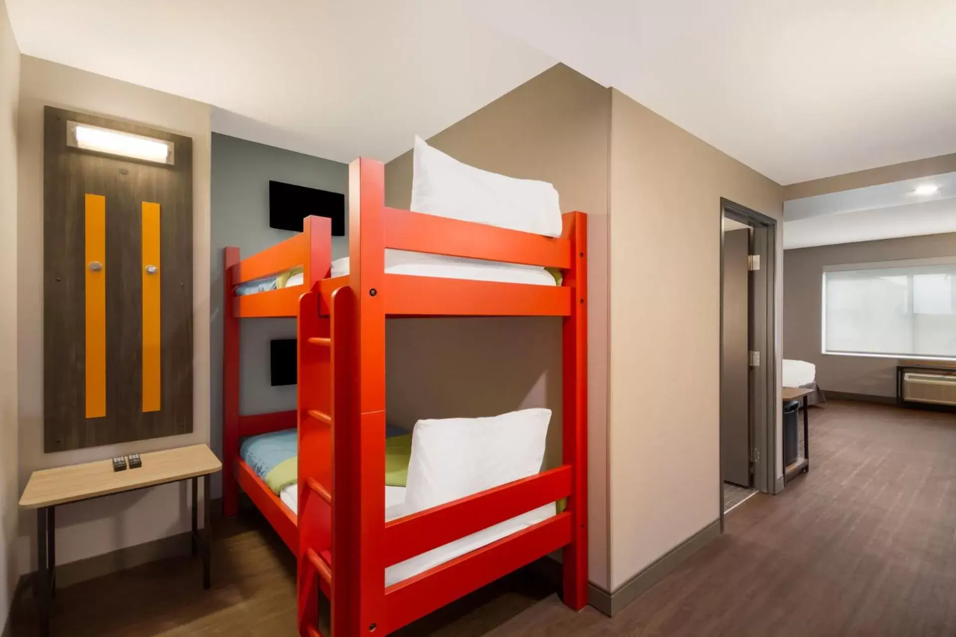 King Room with Two Twin Bunk Beds in Tru By Hilton Destin