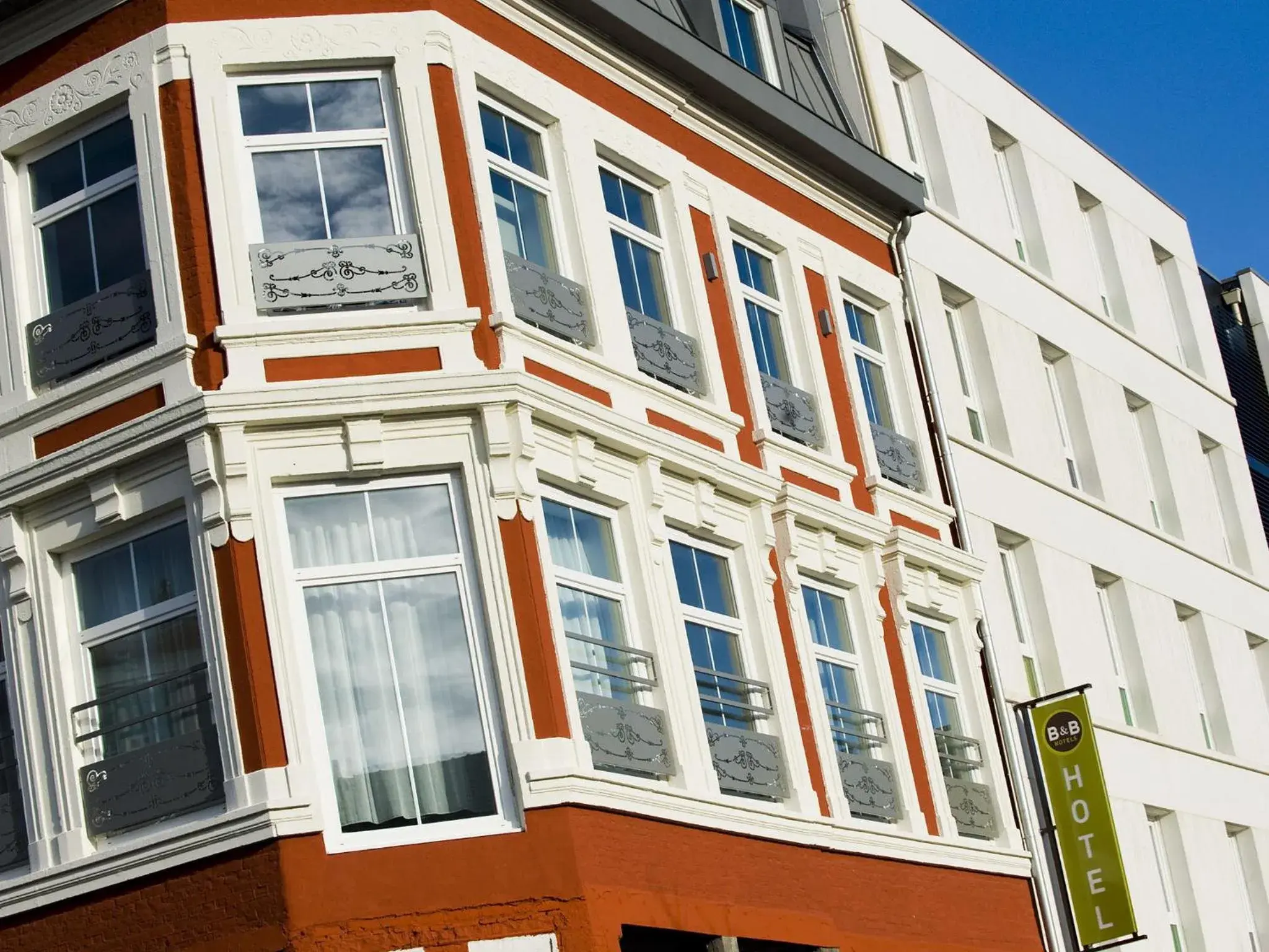 Property building, Facade/Entrance in B&B HOTEL Dunkerque Centre Gare