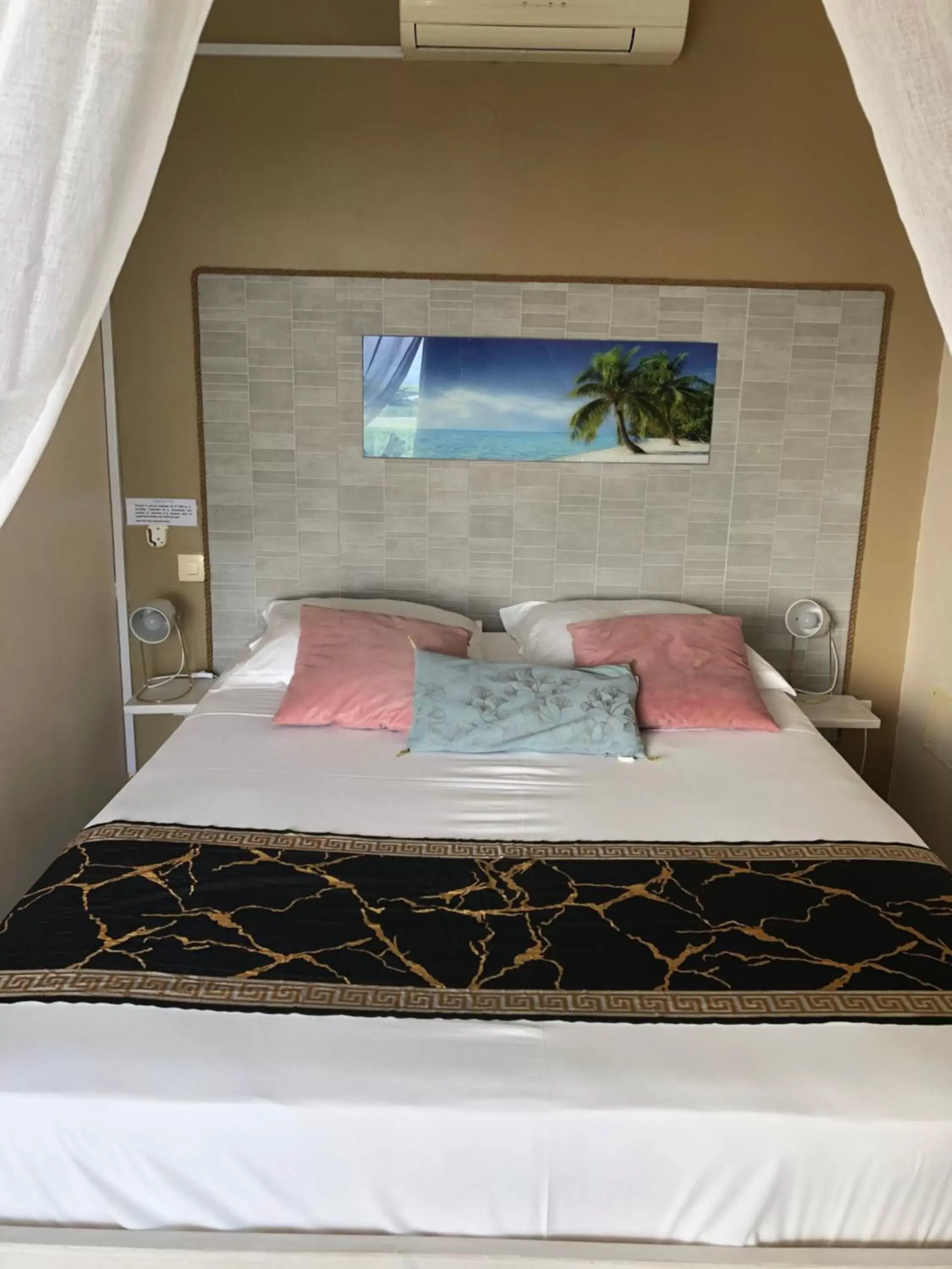 Double Room with Panoramic View in Hôtel Le Soleil Couchant Double Room with Panoramic View in Hôtel Le Soleil Couchant