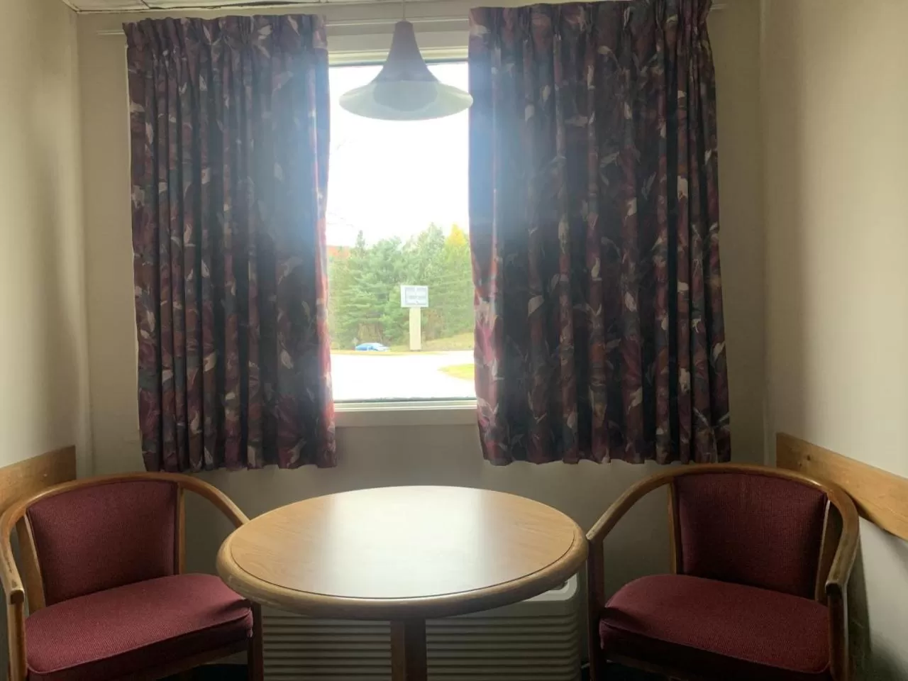 Seating area in Bancroft Inn & Suites
