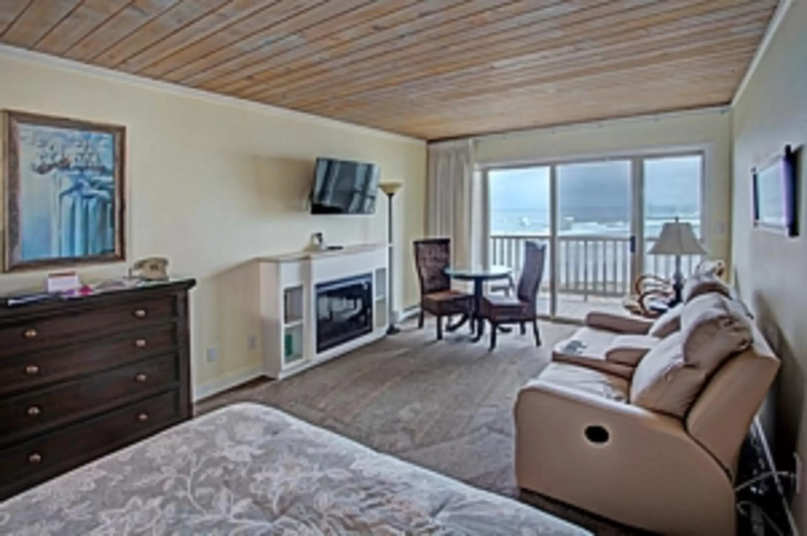 Seating Area in Lanai at the Cove