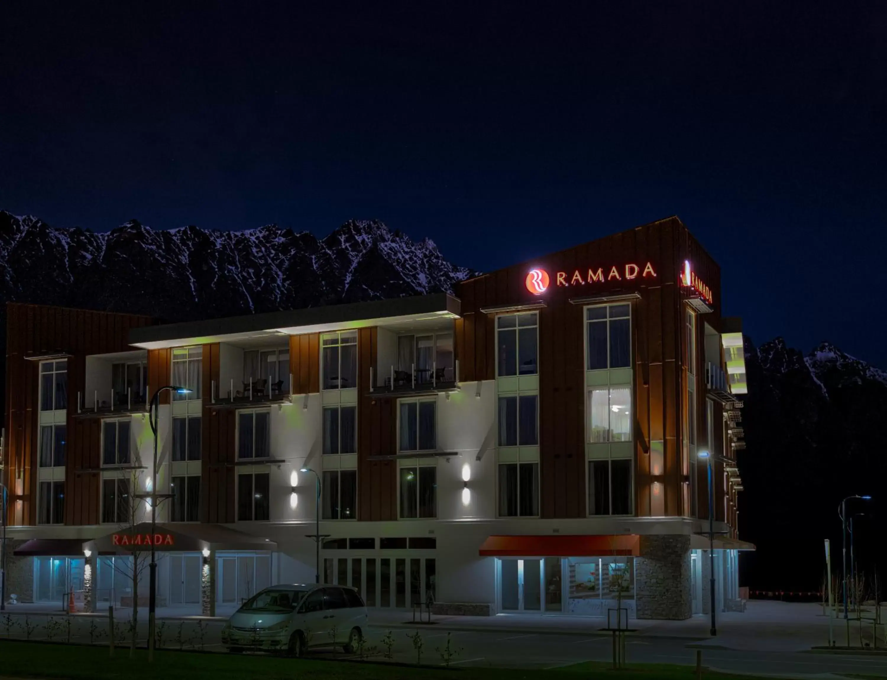 Property Building in Ramada Suites by Wyndham Queenstown Remarkables Park