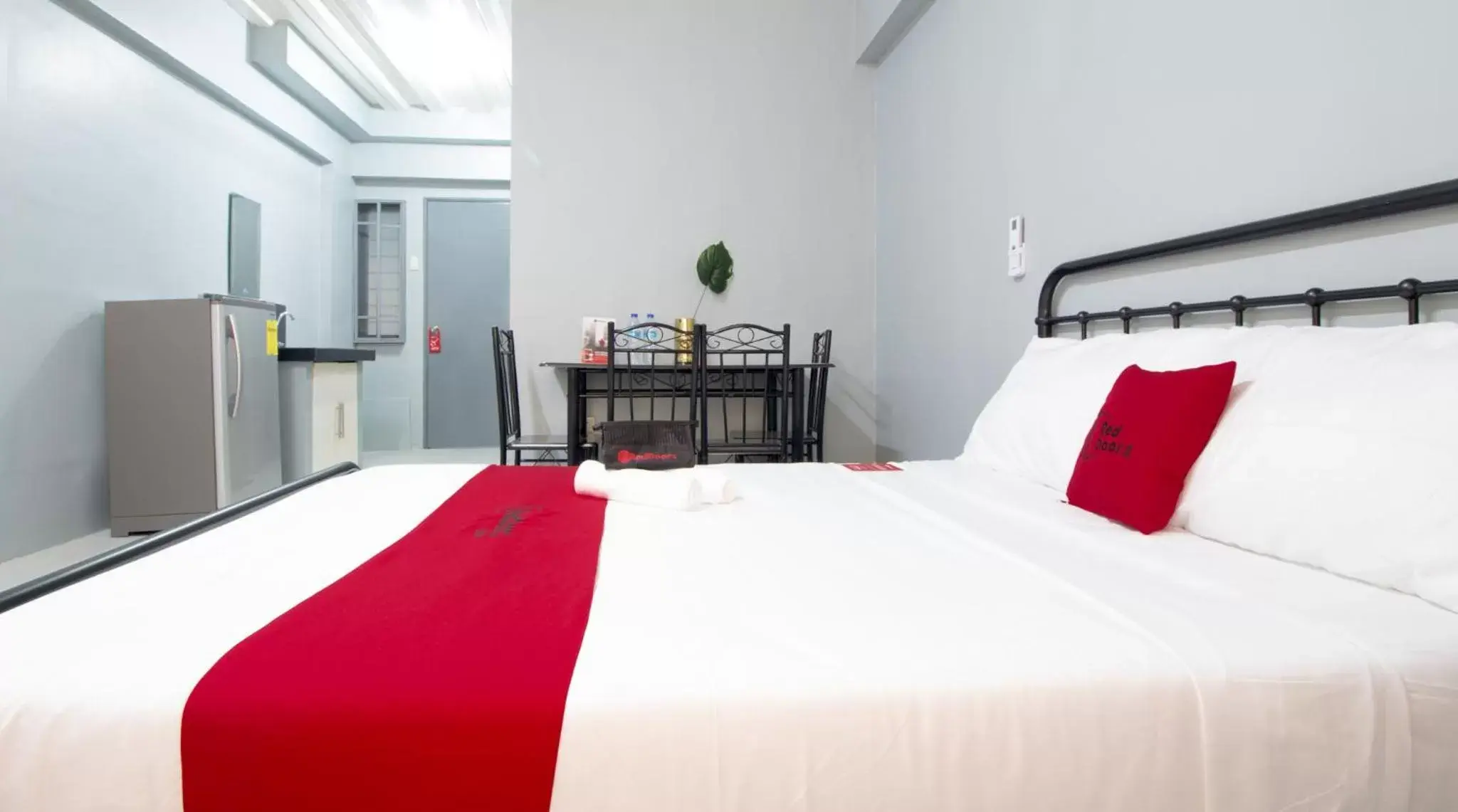 Bed in RedDoorz @ Sunfields Lipa Batangas Bed in RedDoorz @ Sunfields Lipa Batangas