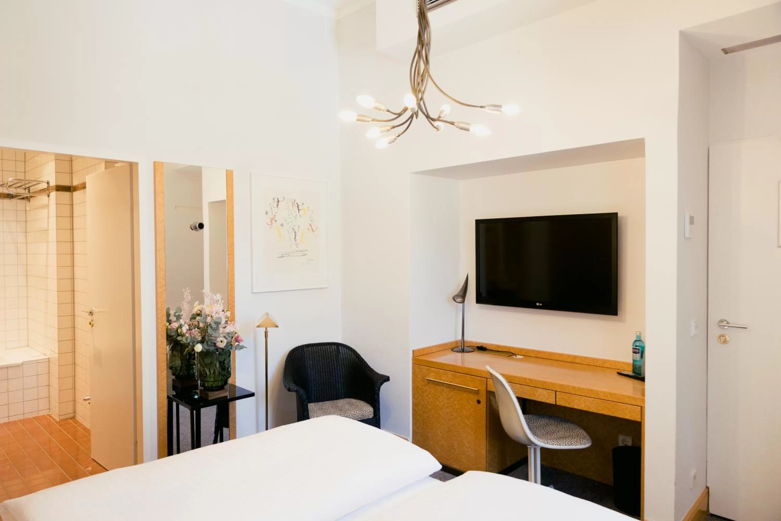 Photo of the whole room, Bed in DOM Hotel LIMBURG