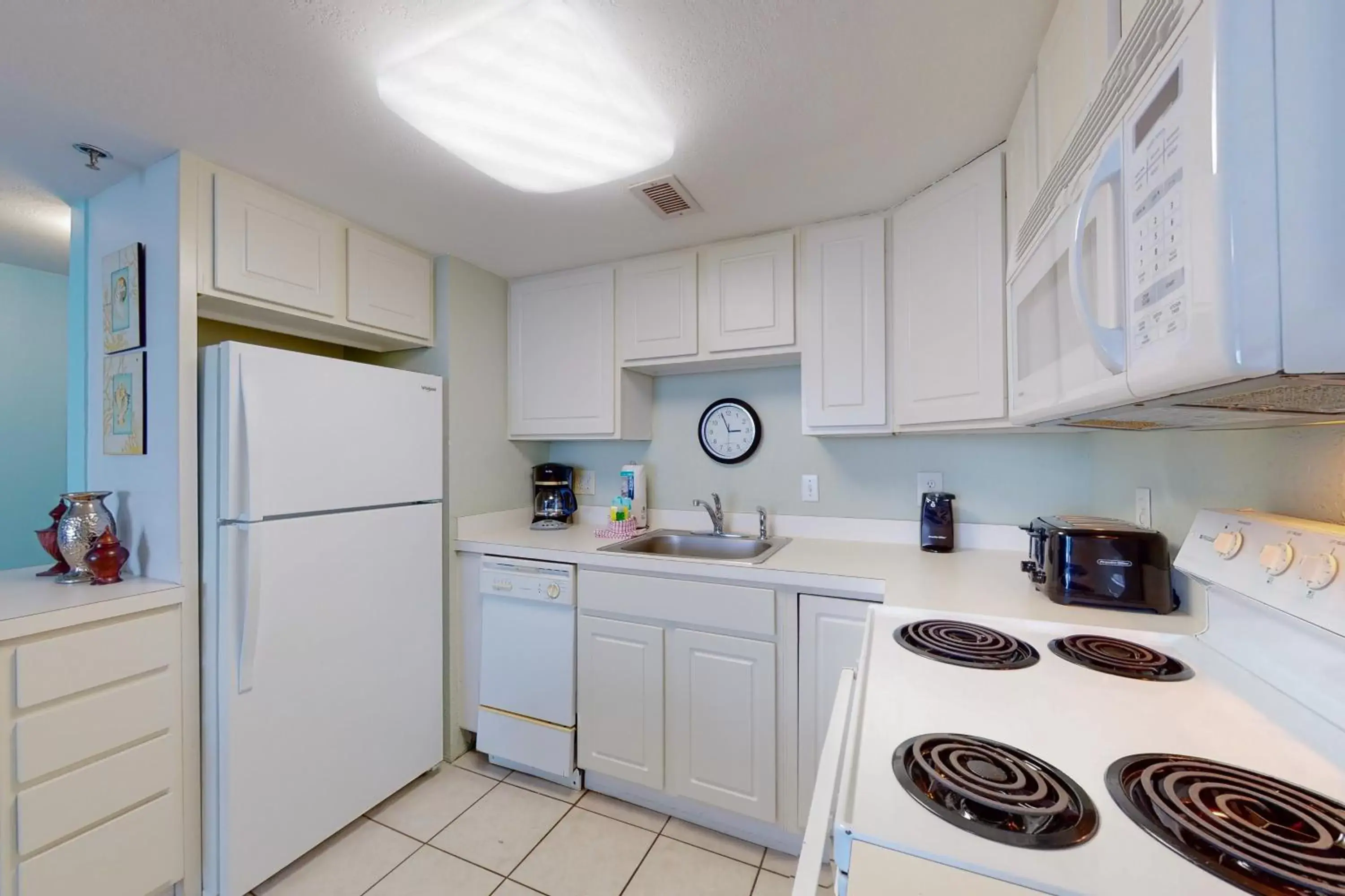 Kitchen/Kitchenette in 1 Bed 2 Bath Apartment in SunDestin Beach Resort