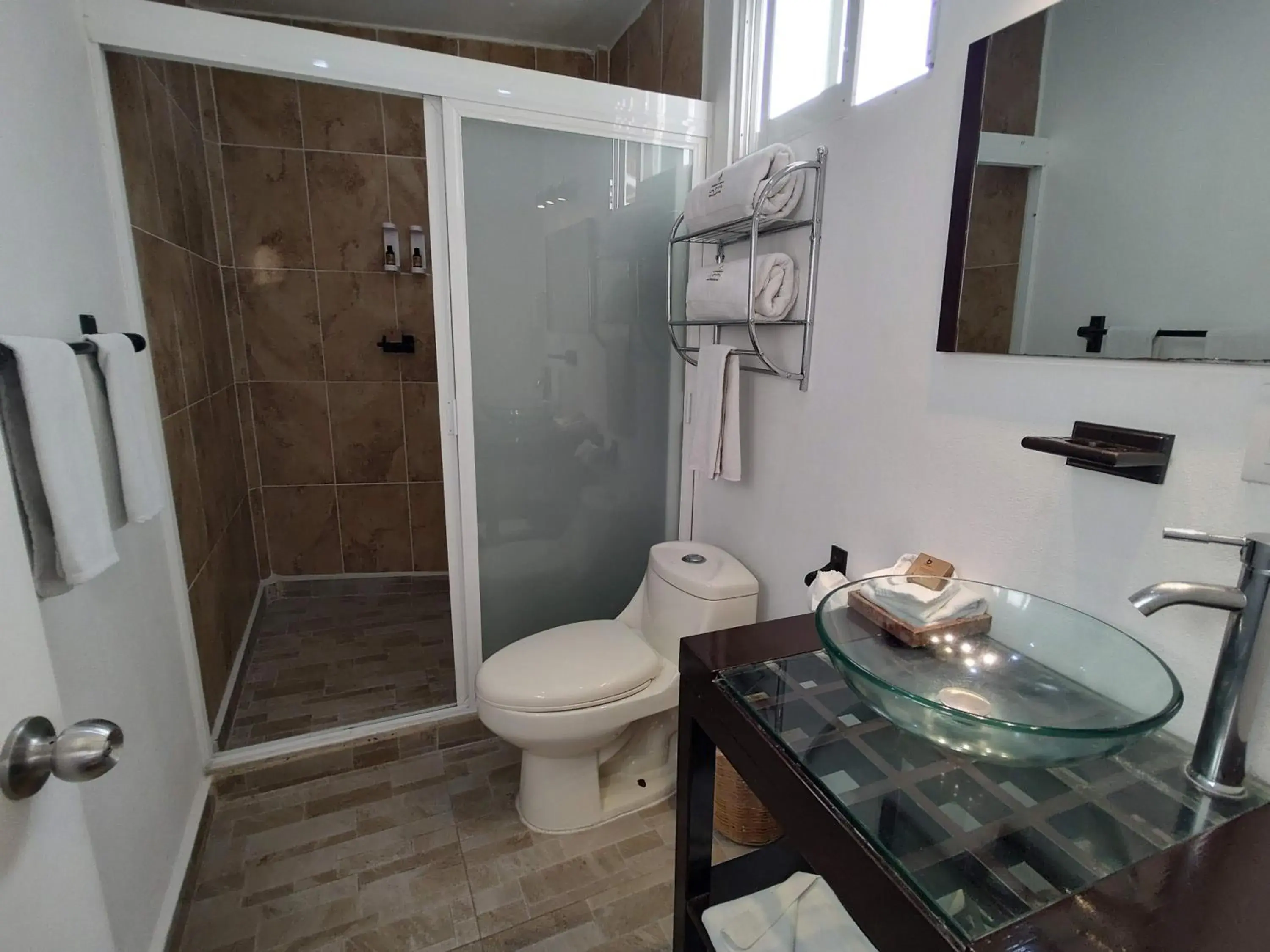 Shower, Bathroom in La Joyita