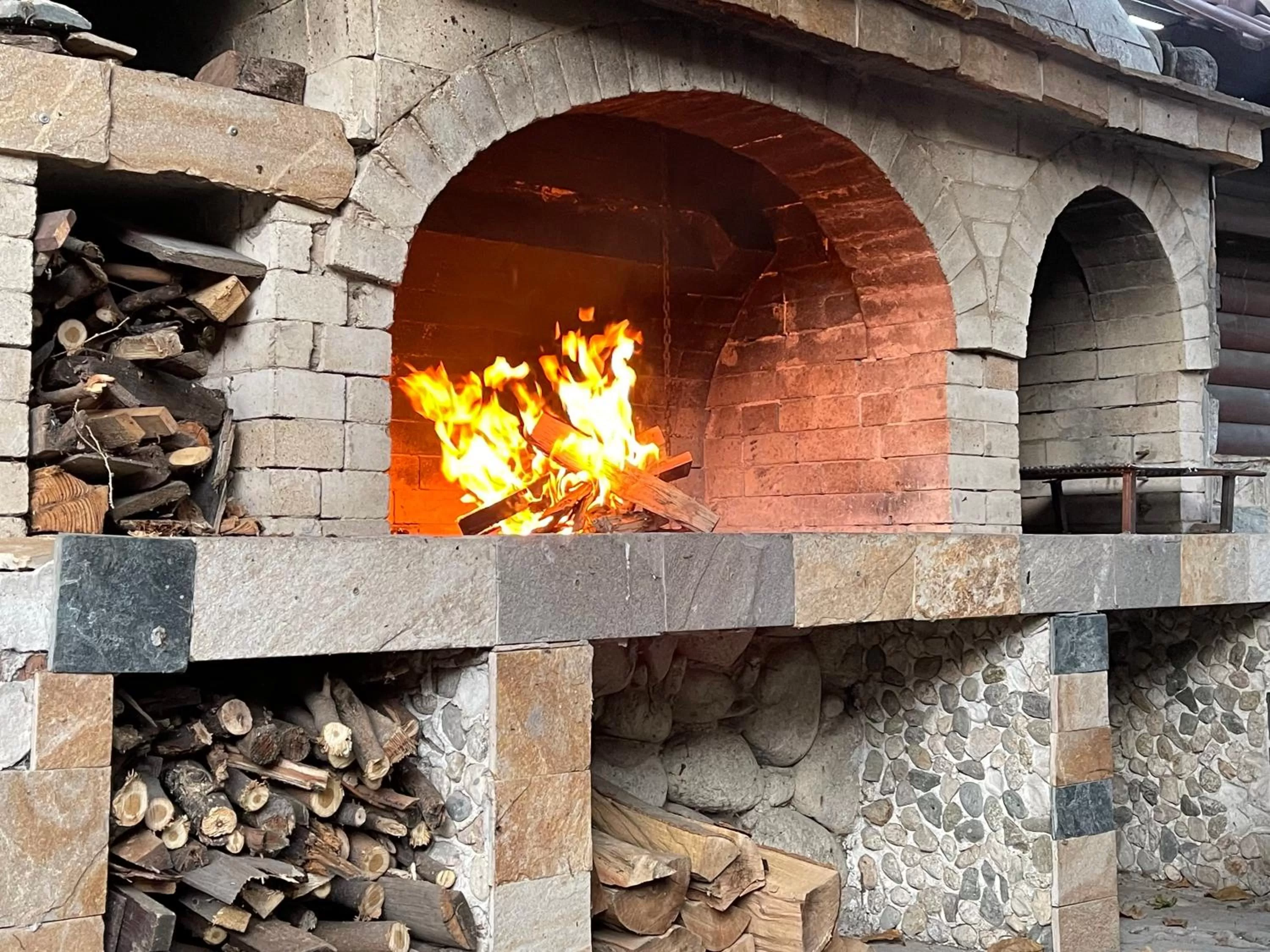 BBQ Facilities in StayInn Banderitsa Apartments with kitchen & BBQ