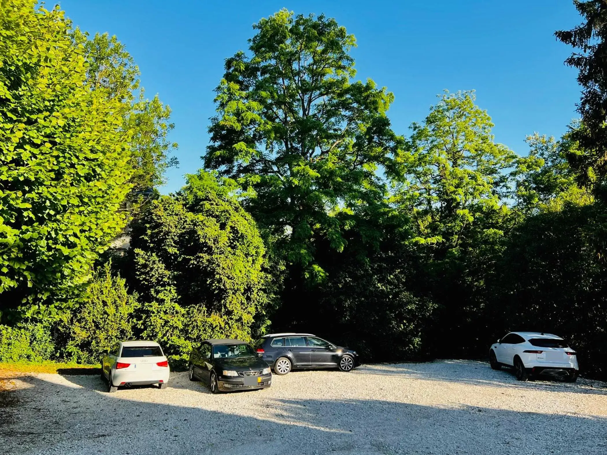 Parking in Demeure de la Garenne