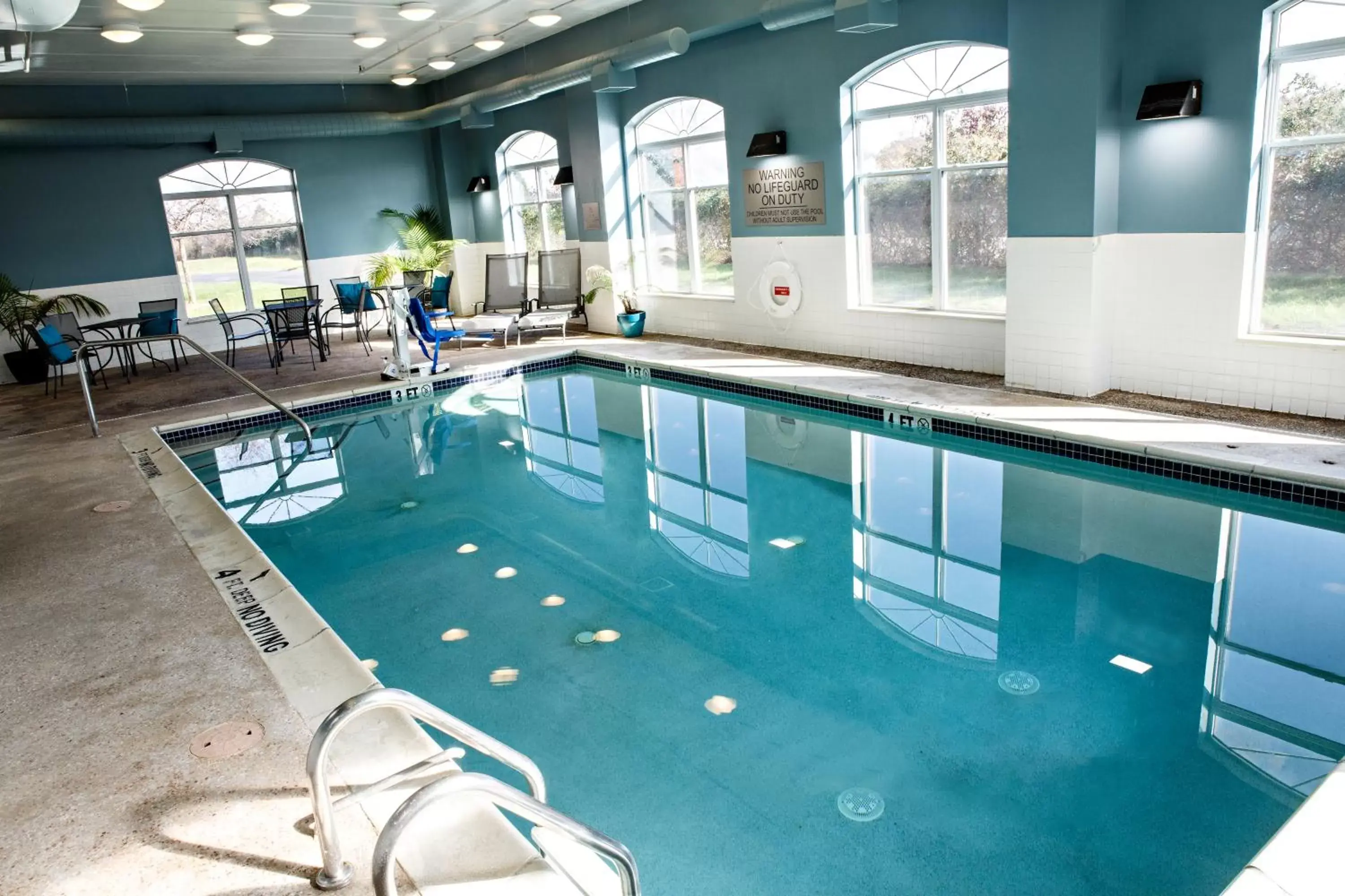 Pool view, Swimming Pool in Country Inn & Suites by Radisson, Harrisburg West, PA