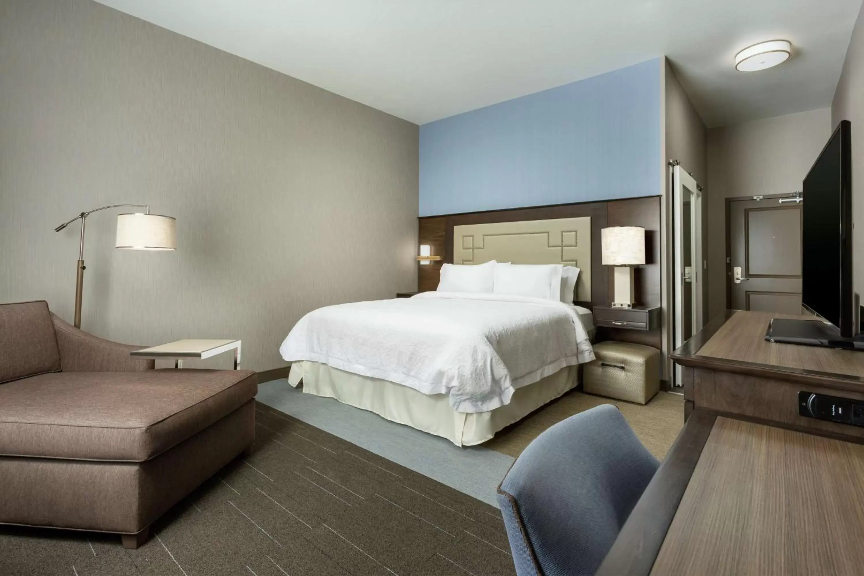 Bedroom, Bed in Hampton Inn & Suites - Napa, CA
