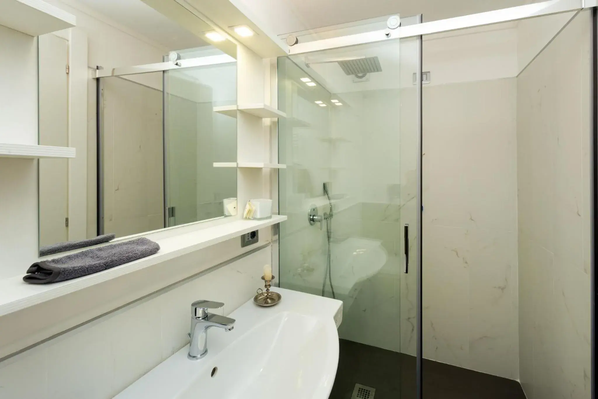 Bathroom in Il Tesoro Smart Suite & SPA