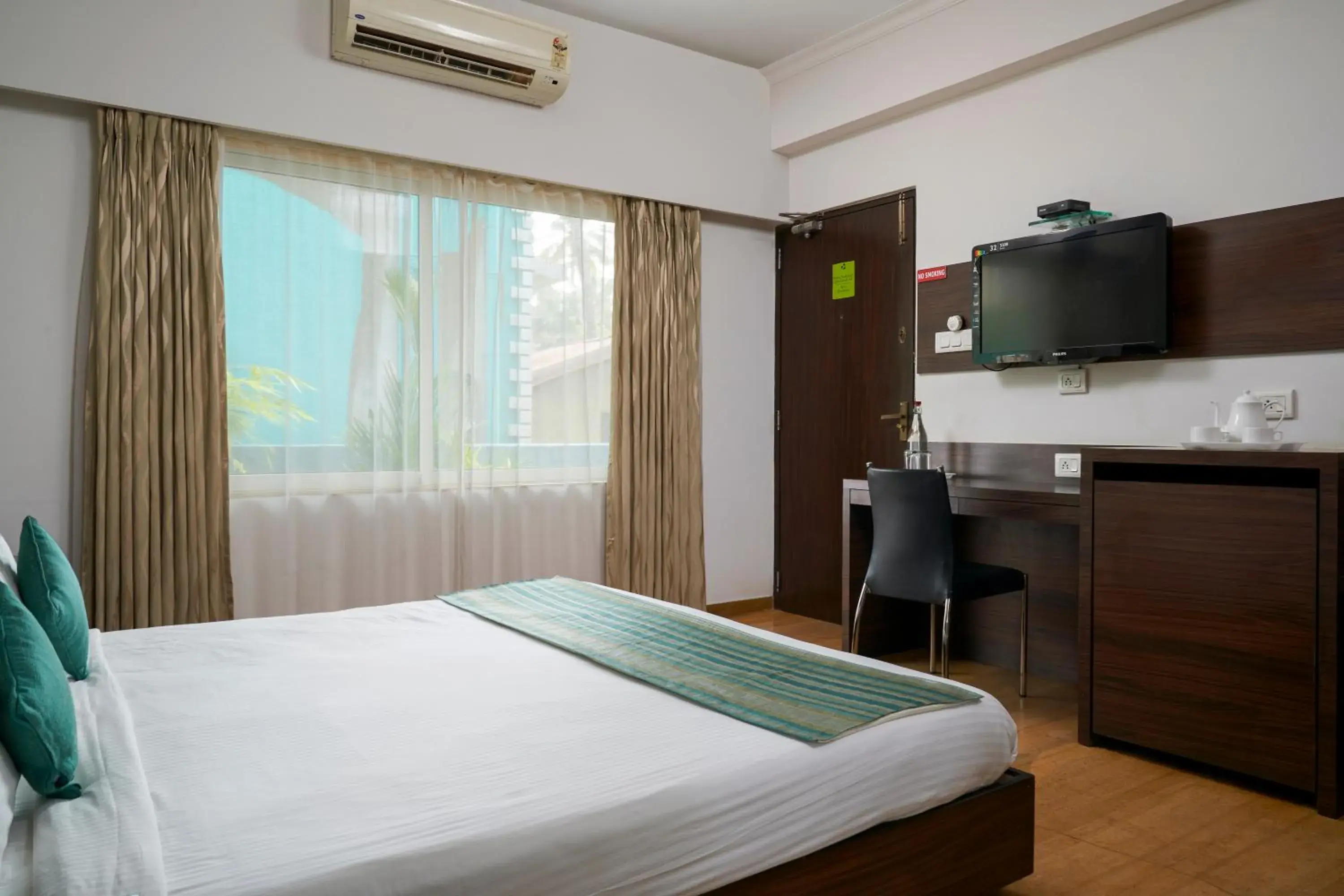 Bed in The Hawaii Comforts Panjim Donapaula Bed in The Hawaii Comforts Panjim Donapaula