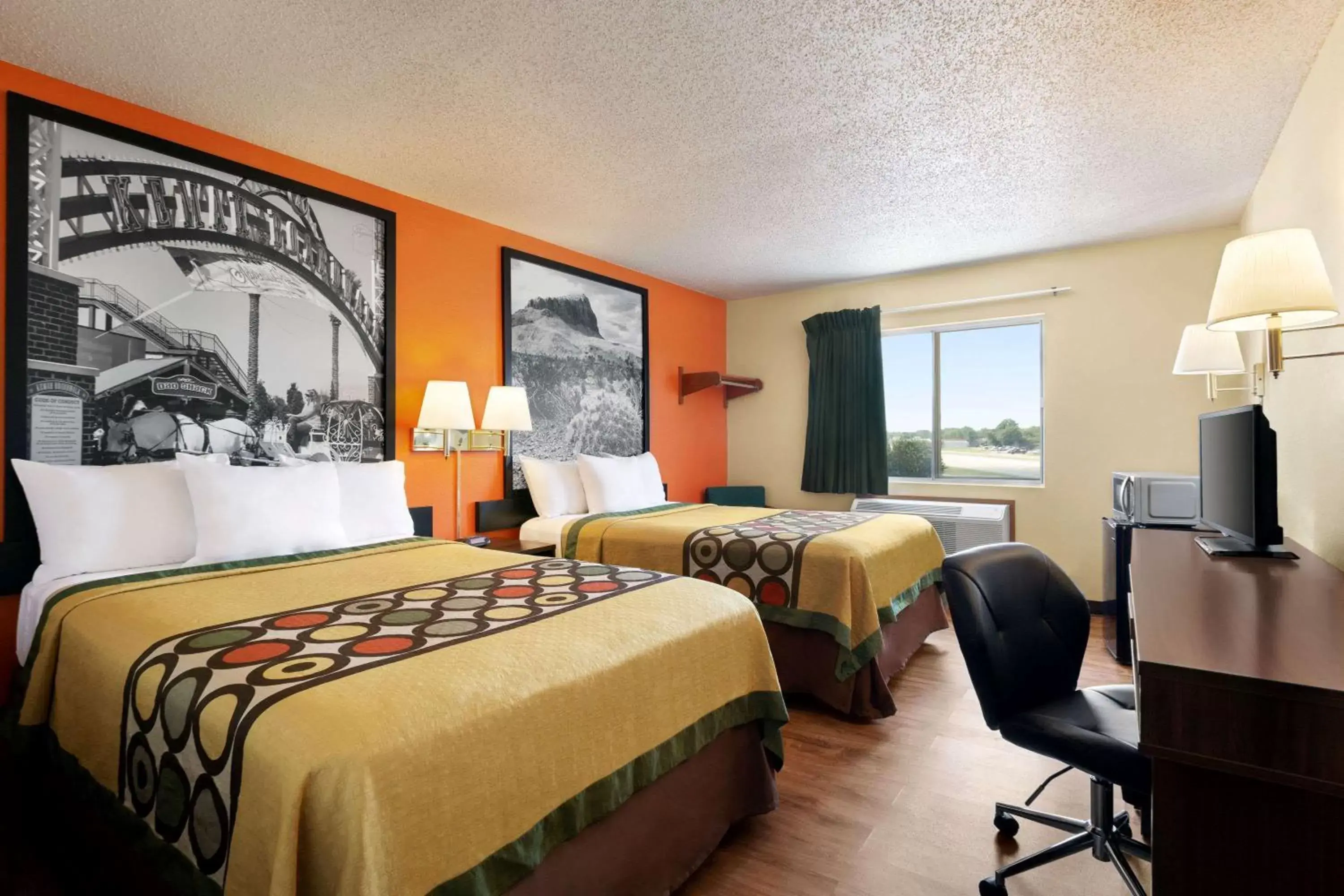 Photo of the whole room in Super 8 by Wyndham Waco University Area