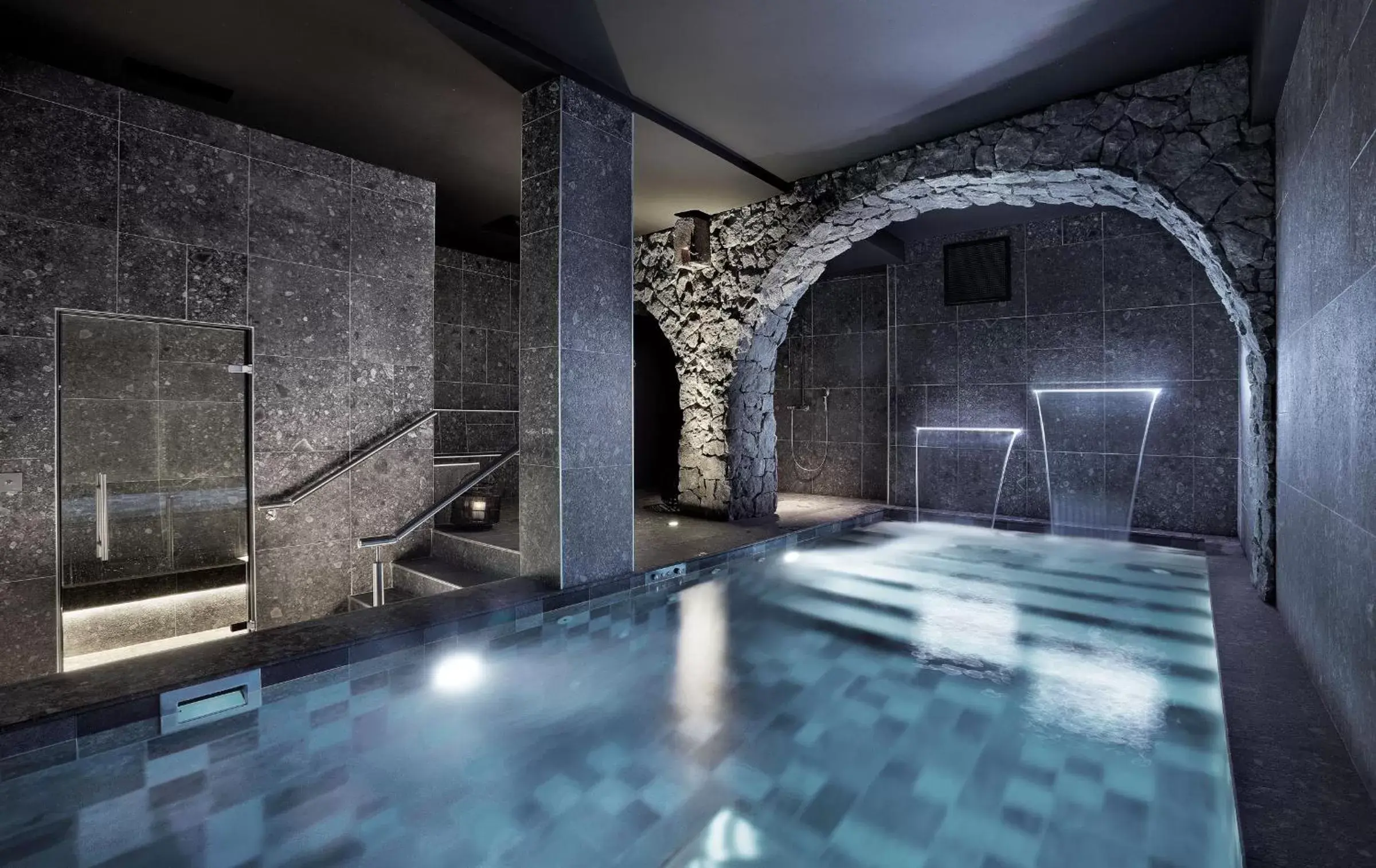Massage, Swimming Pool in Petit Hôtel Confidentiel