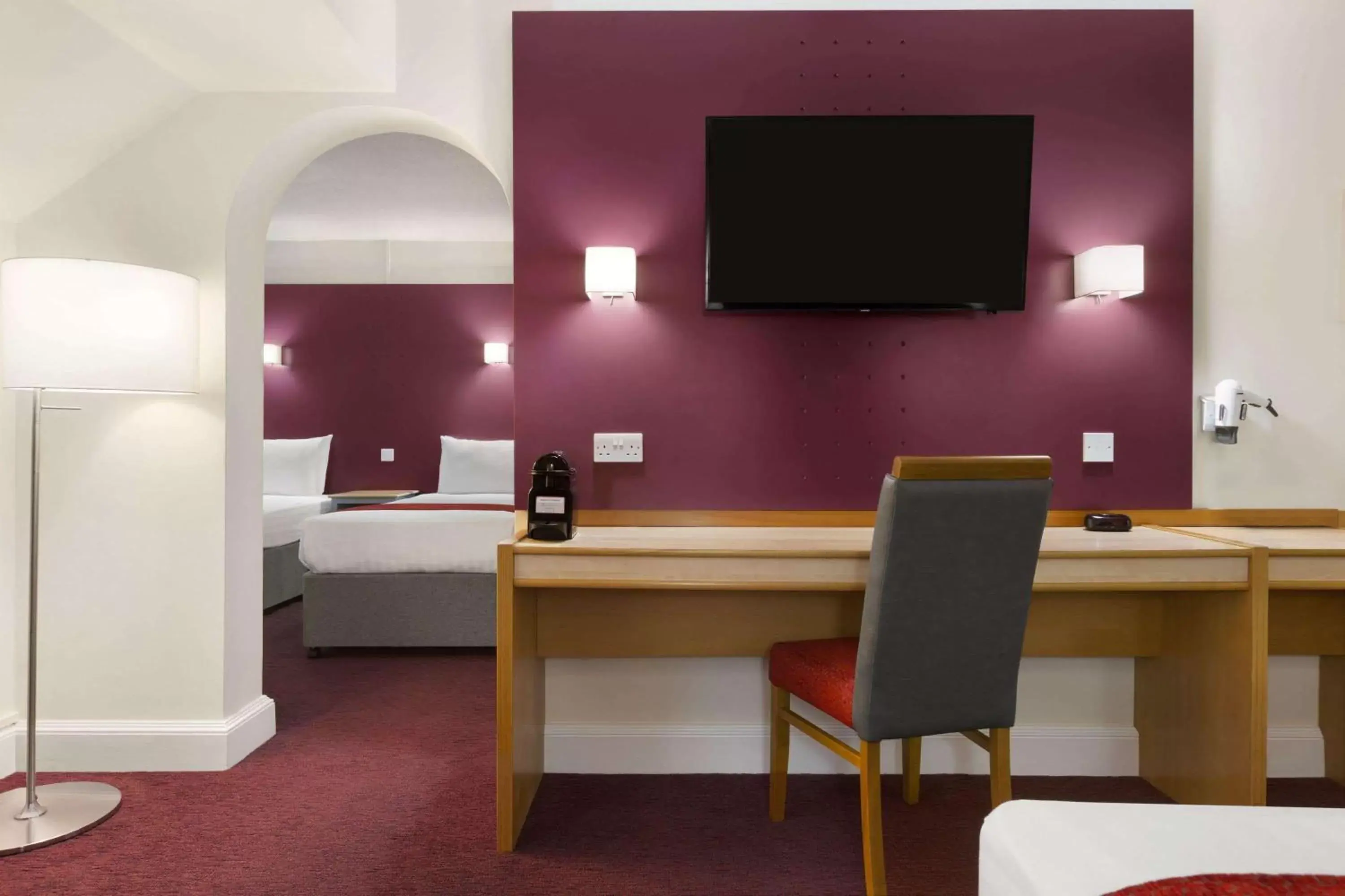 Photo of the whole room, TV/Entertainment Center in Days Inn Maidstone