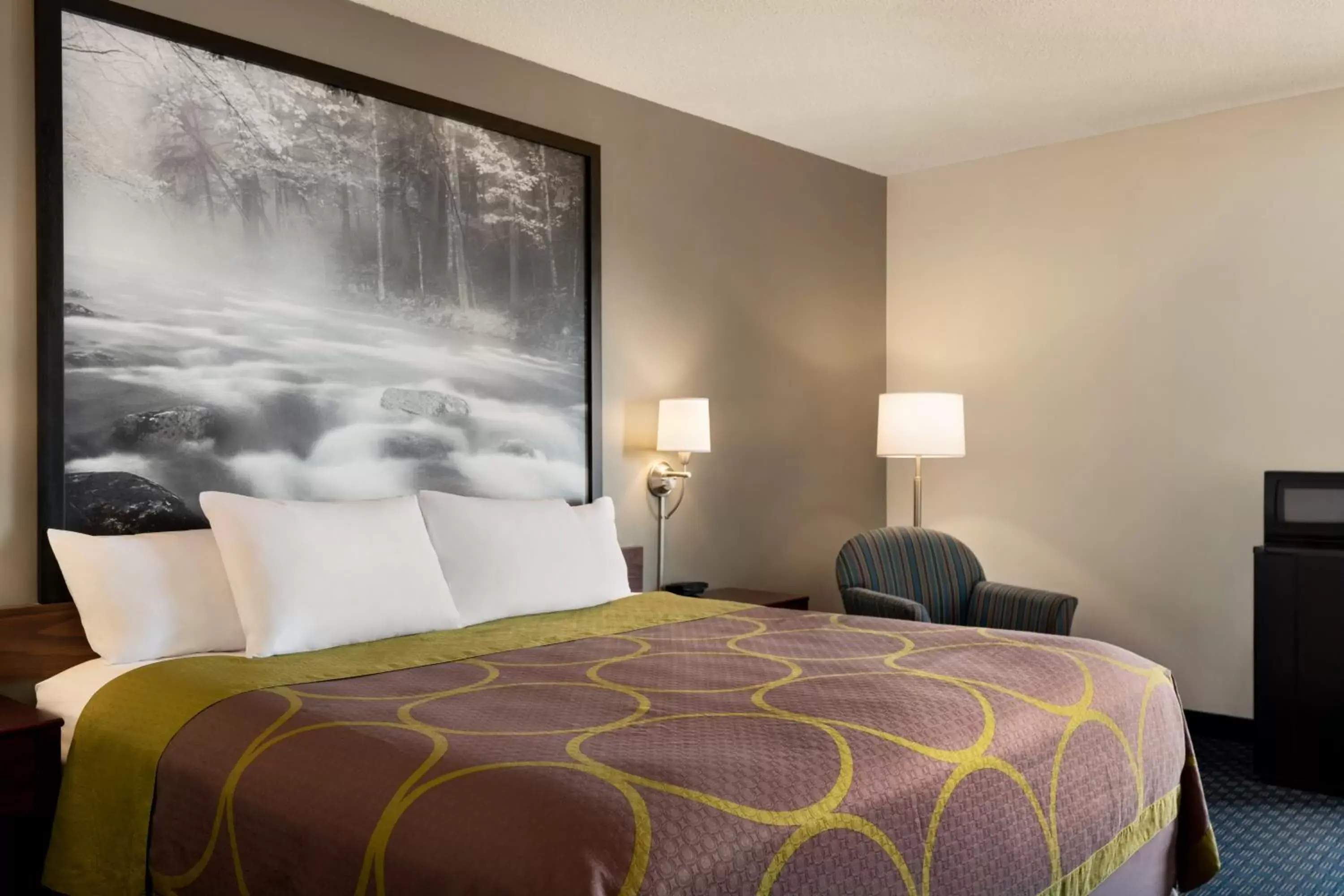 Bedroom, Bed in Super 8 by Wyndham Liverpool/Syracuse North Airport