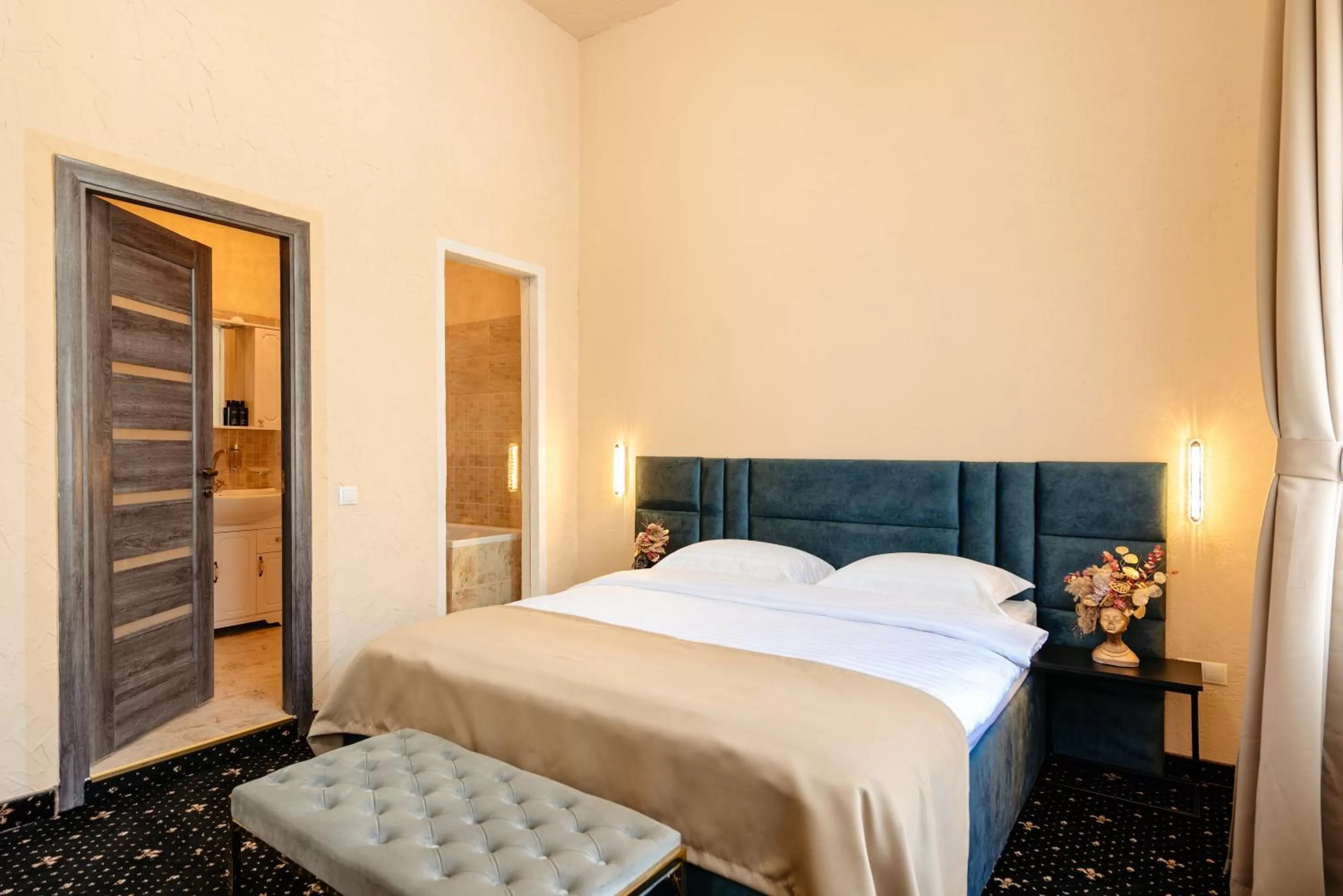 Bedroom, Bed in Palace Bulevard Inn