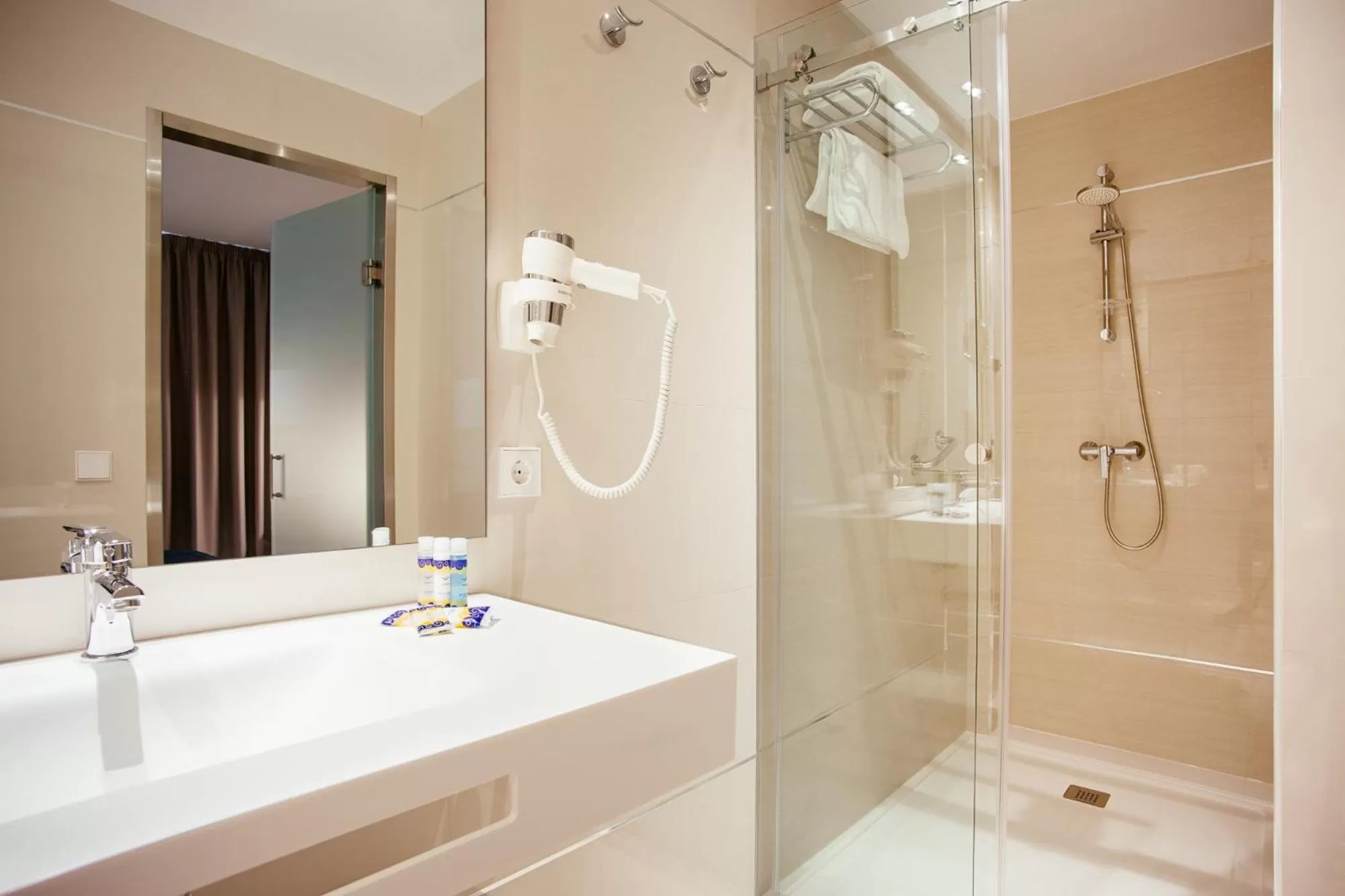 Bathroom in Globales Acis y Galatea