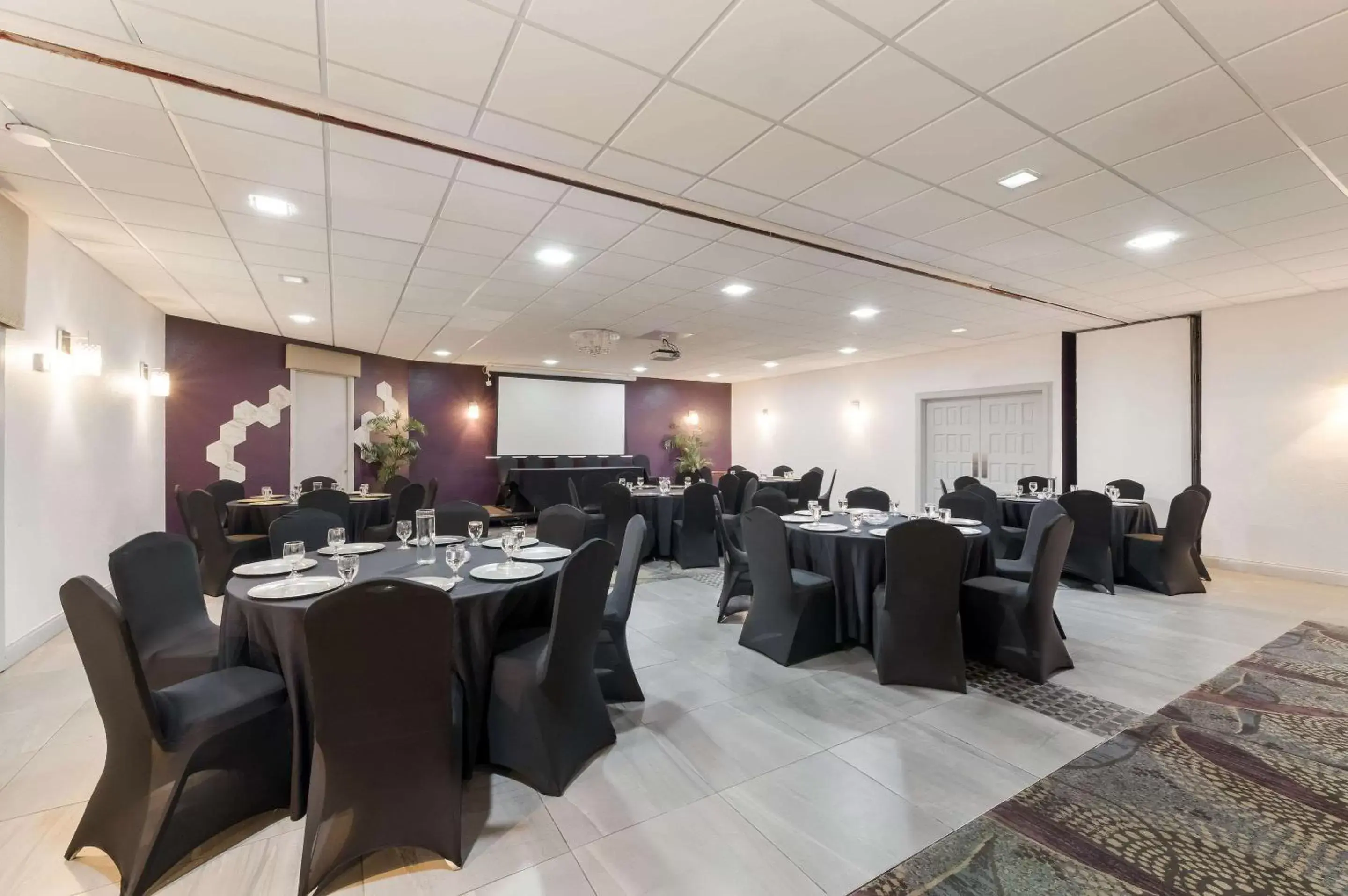 Meeting/conference room, Banquet Facilities in Clarion Inn & Suites Across From Universal Orlando Resort