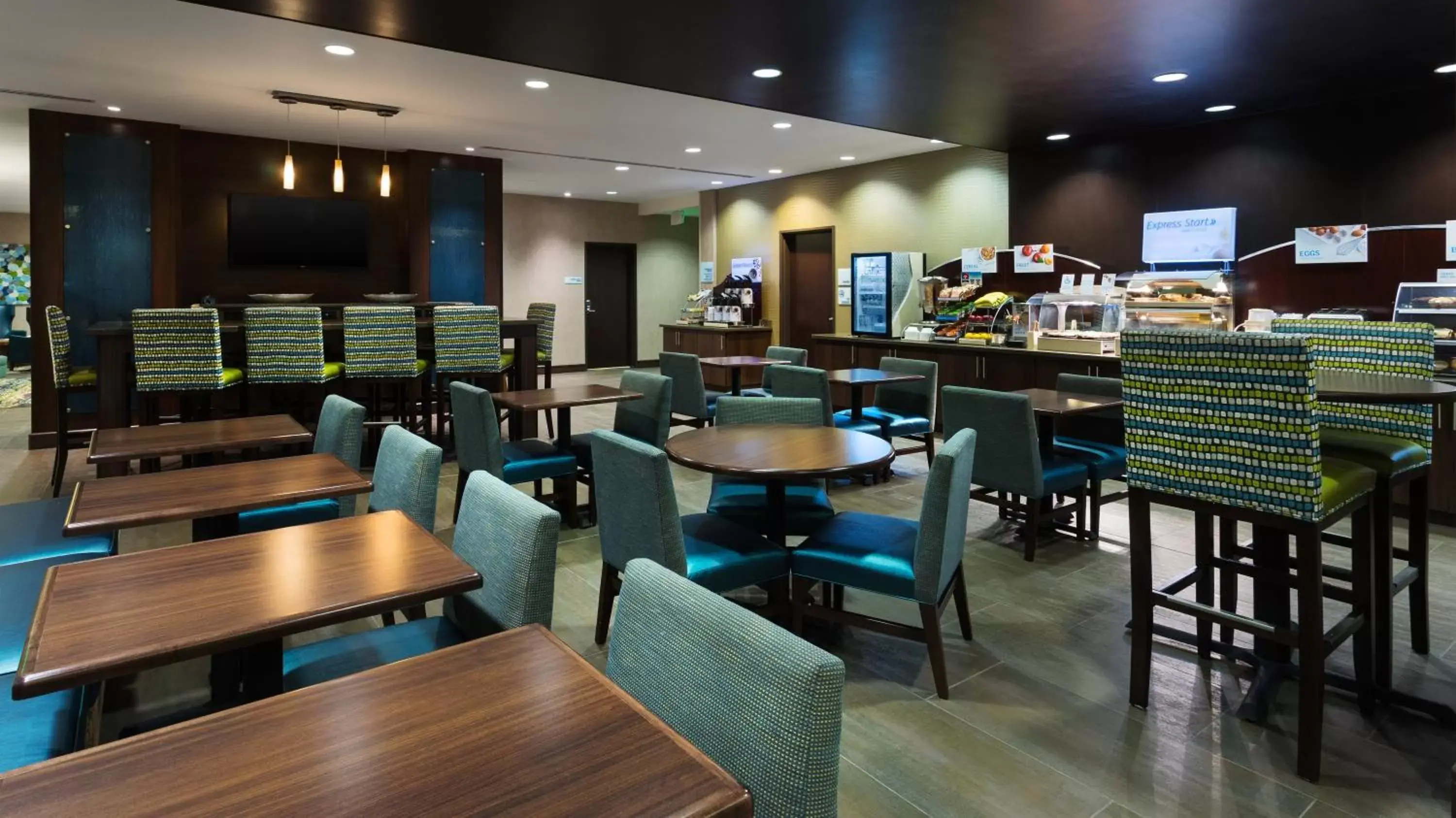 Breakfast, Restaurant/Places to Eat in Holiday Inn Express & Suites Midland South I-20, an IHG Hotel