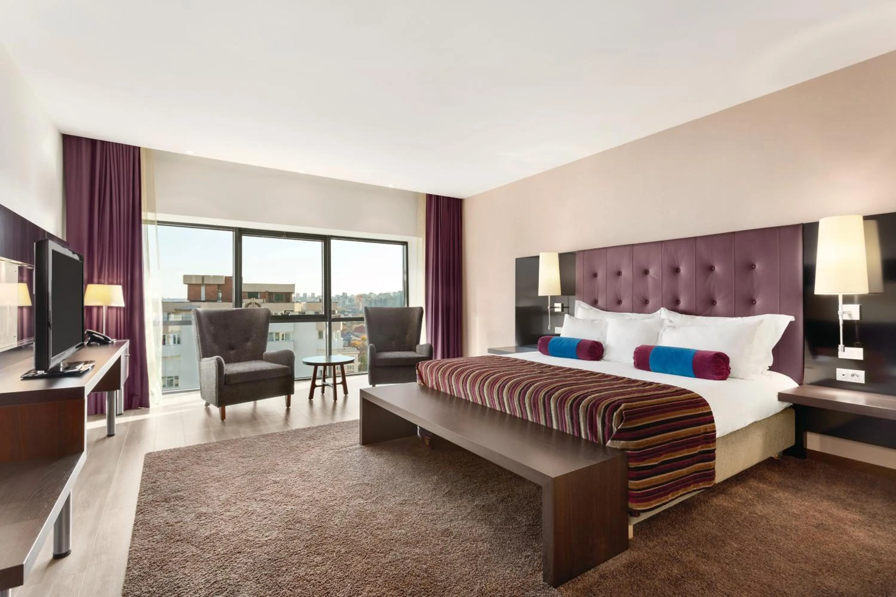 Day, Bed in Hotel Ramada Pitesti