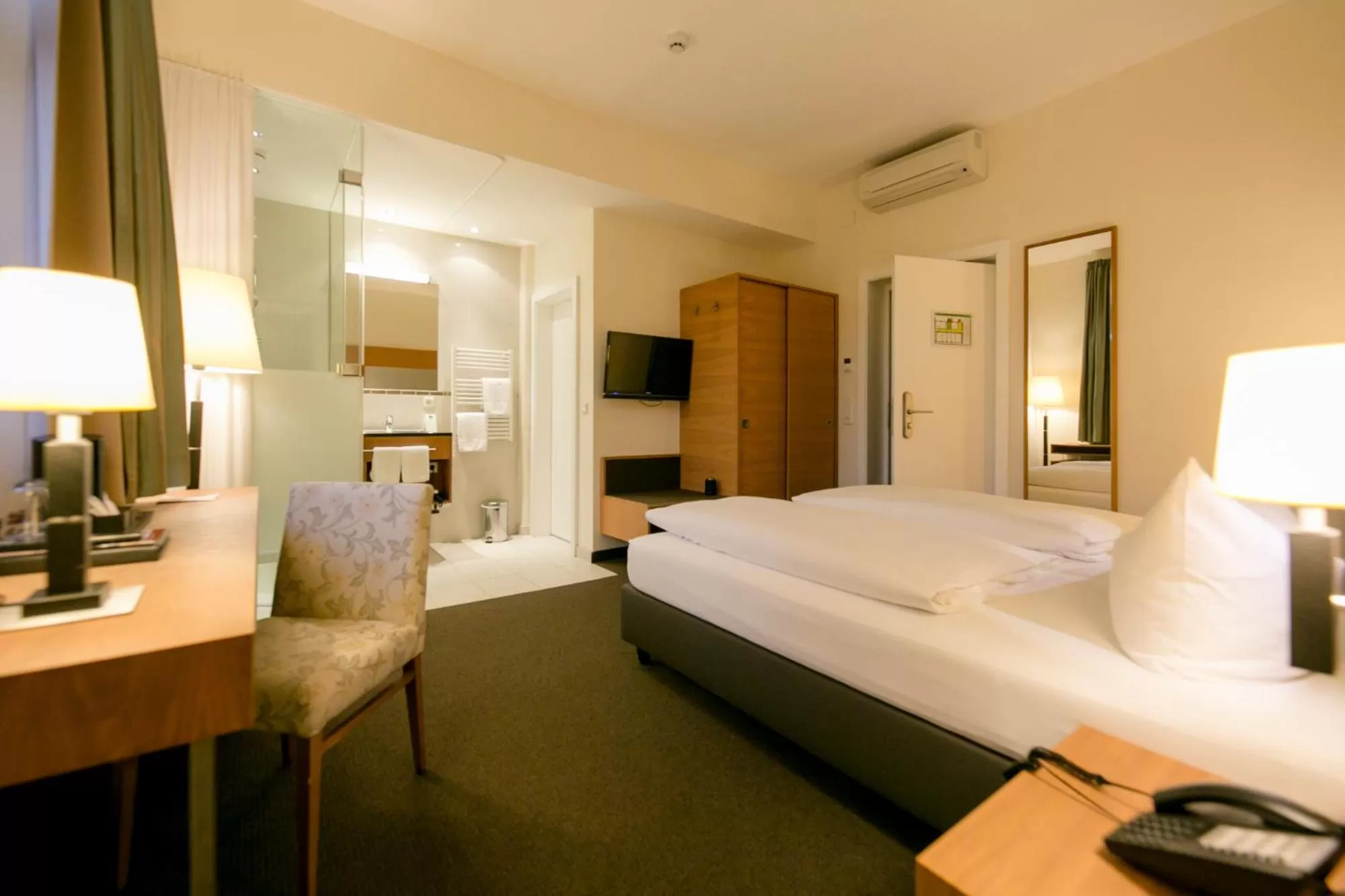 Photo of the whole room, Bed in Hotel Sailer