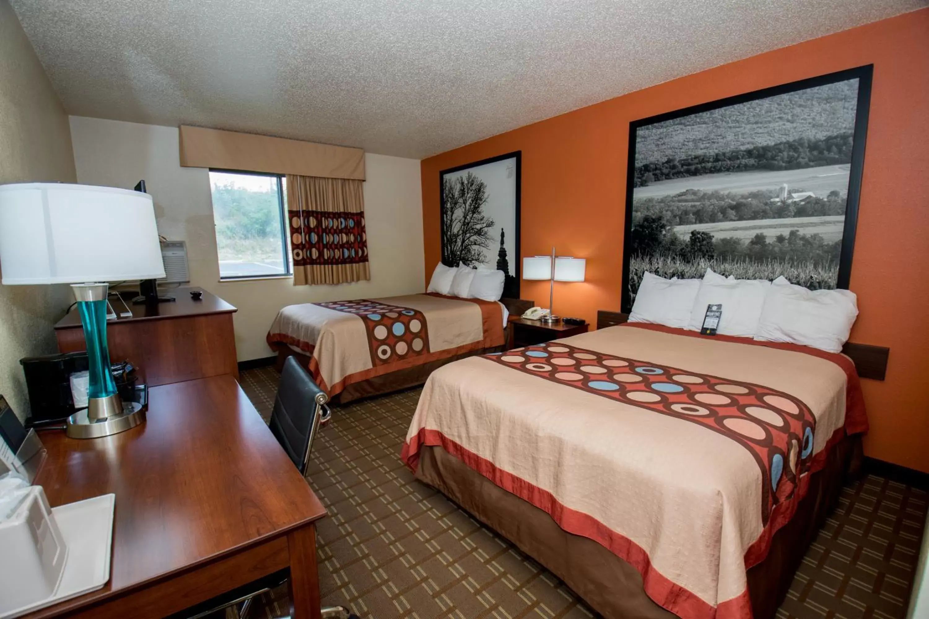 Photo of the whole room in Super 8 by Wyndham Altoona