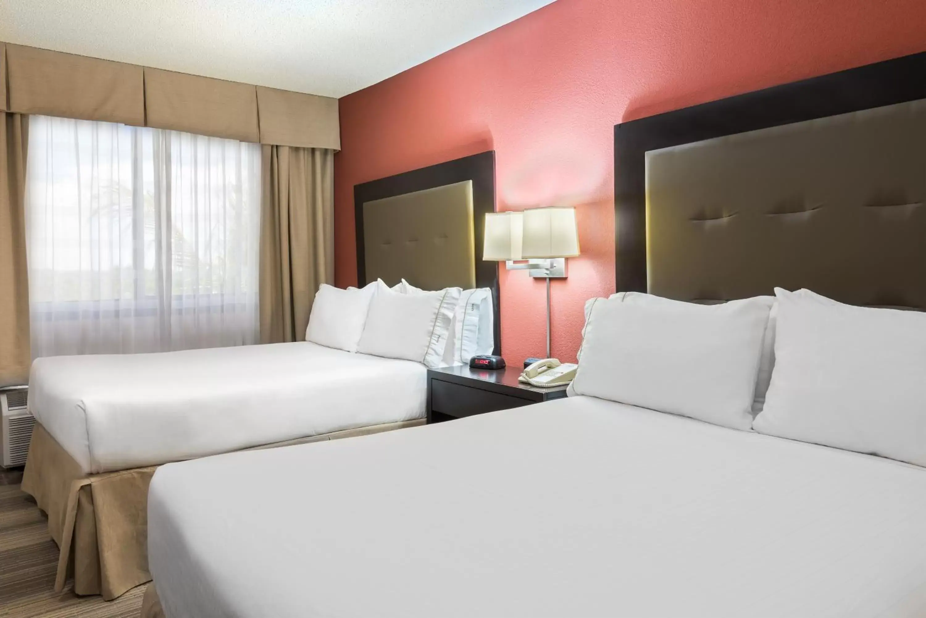Photo of the whole room, Bed in Holiday Inn Express Hotel & Suites Kendall East-Miami, an IHG Hotel