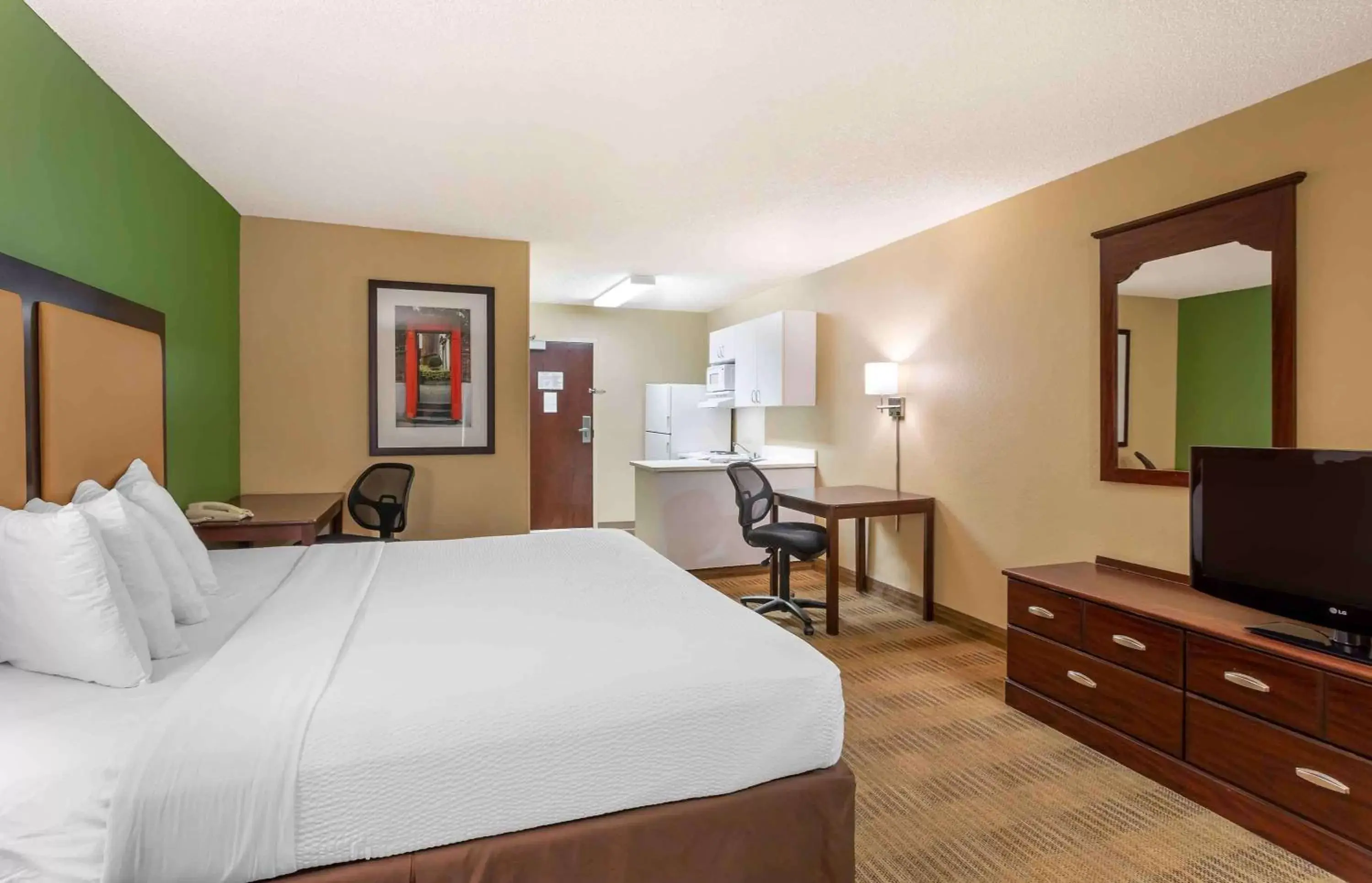 Bedroom, Bed in Extended Stay America Suites - Salt Lake City - West Valley Center