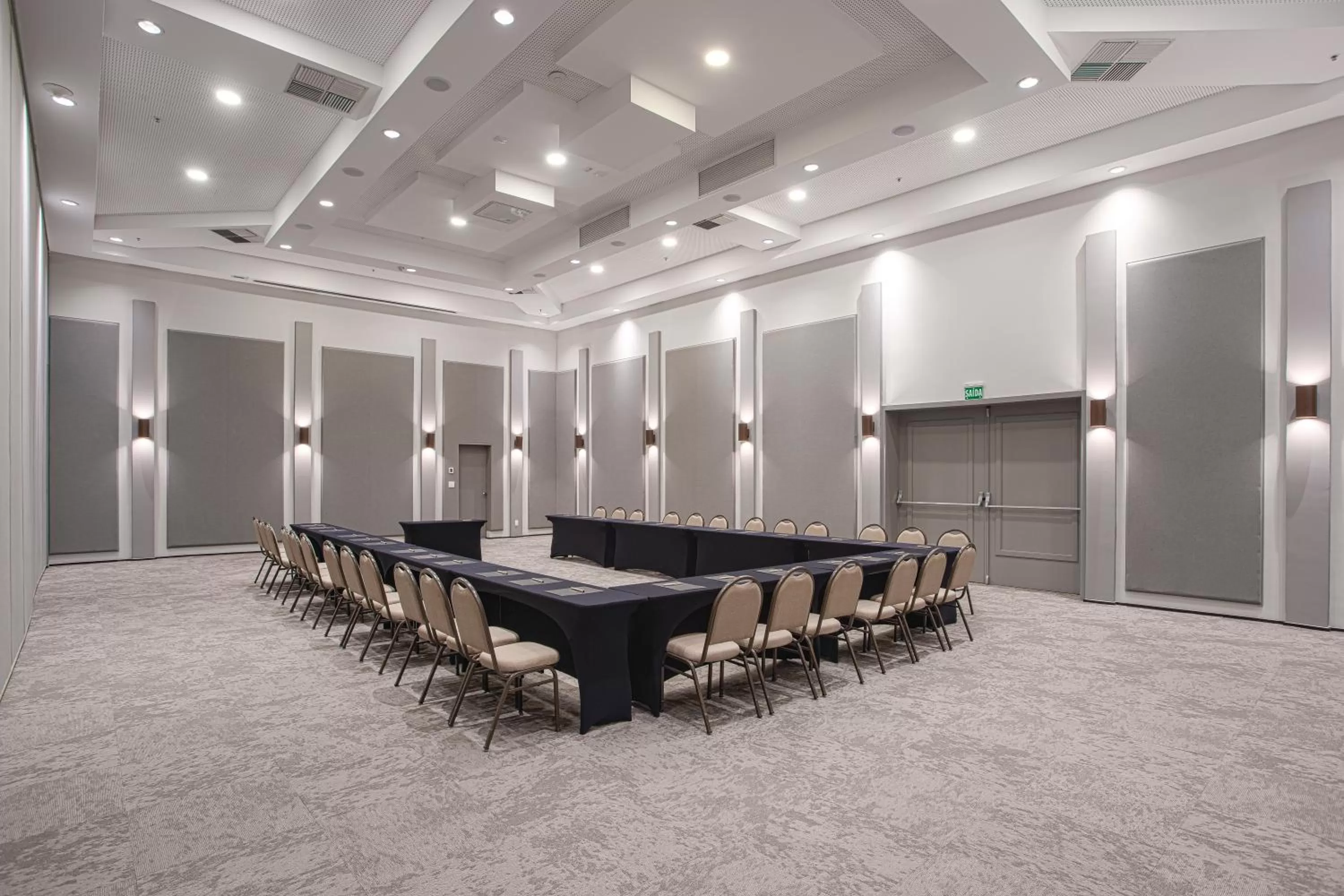 Banquet/Function facilities in QOYA Hotel Curitiba, Curio Collection by Hilton