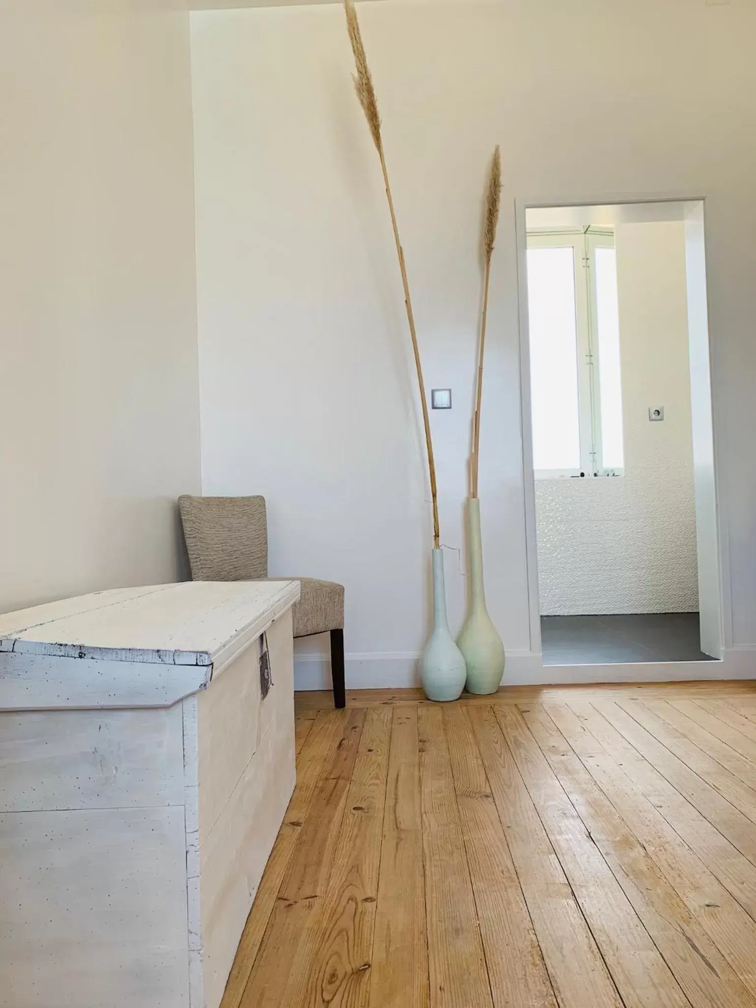 Seating area, Bathroom in REFÚGIO DOURADO