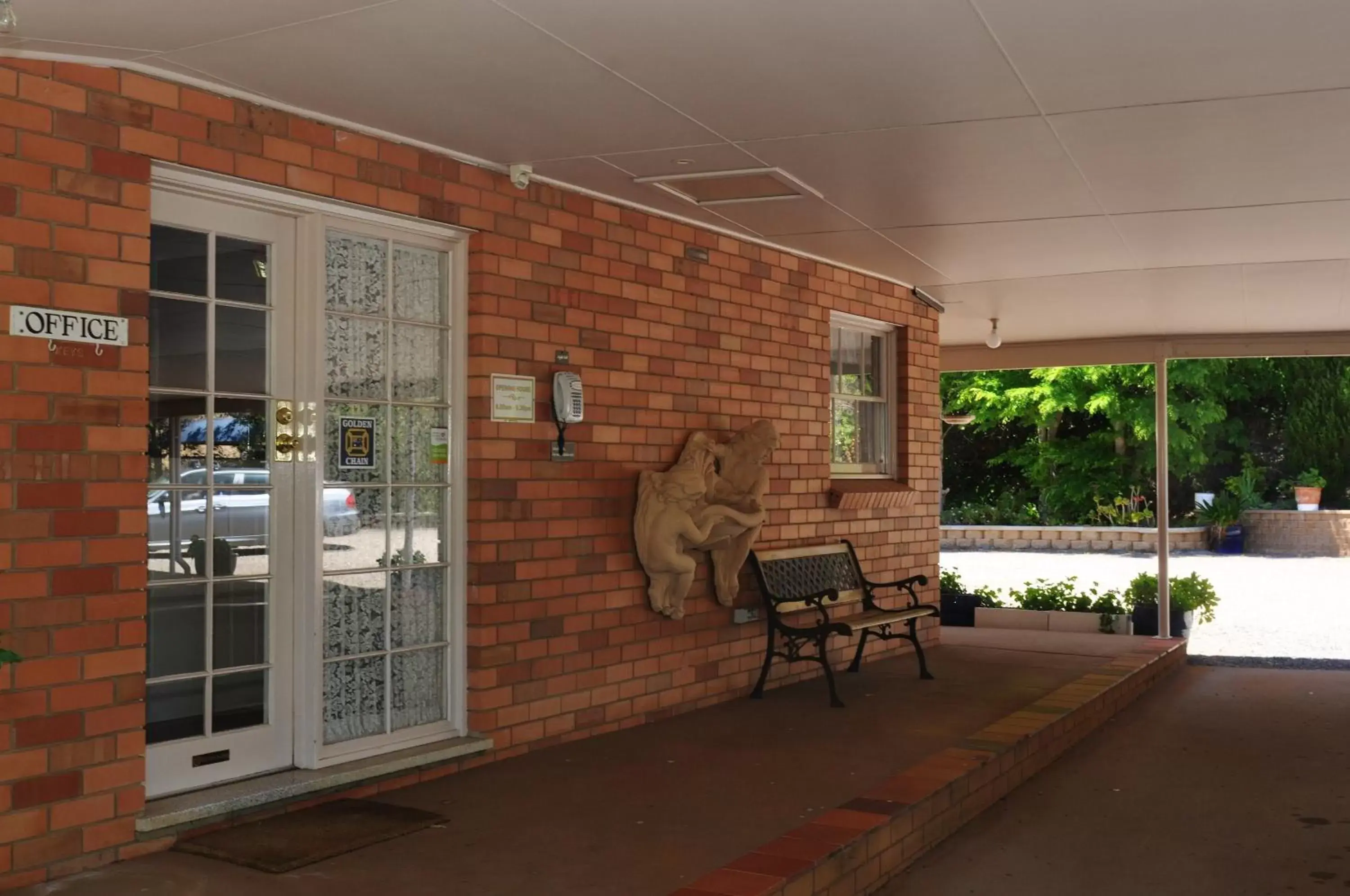 Patio in Poplars Inn Mittagong