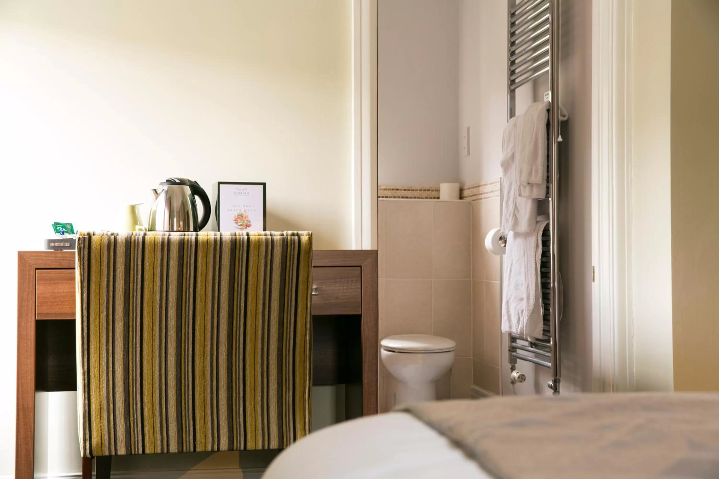 Bedroom, Bed in Manor Parc Hotel