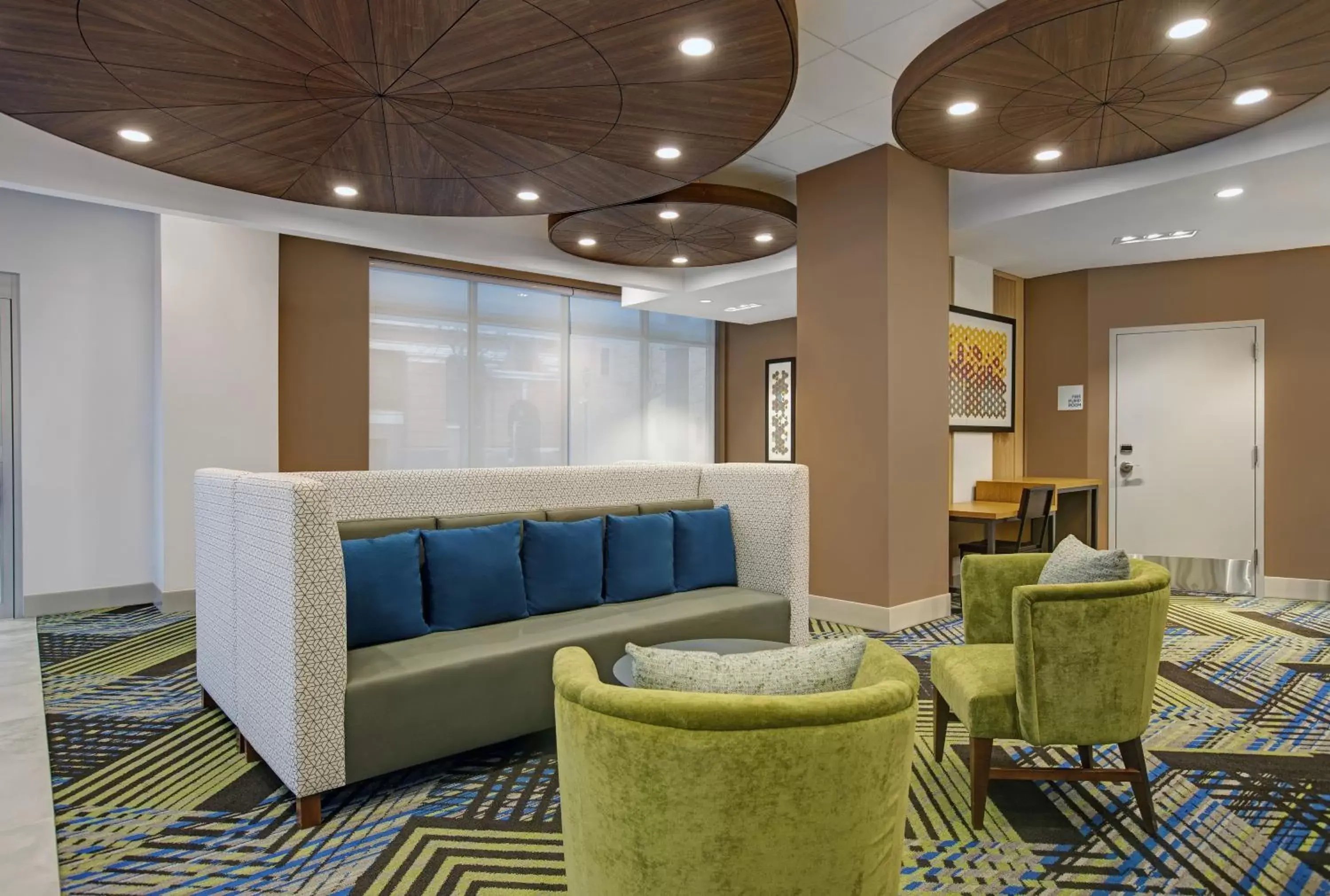 Lobby or reception in Holiday Inn Express - Milwaukee Downtown, an IHG Hotel