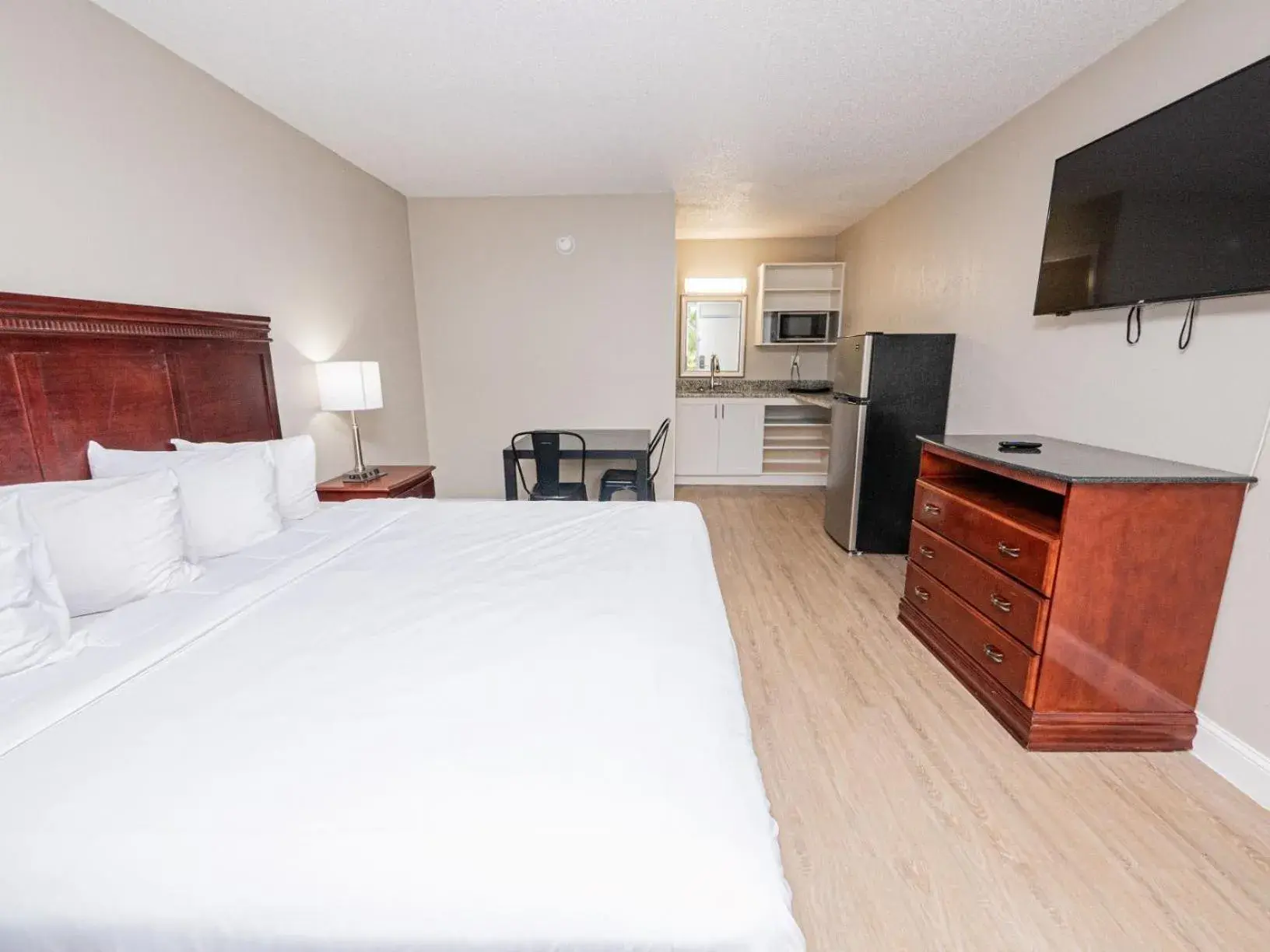 Bedroom in Stayable Suites Lakeland