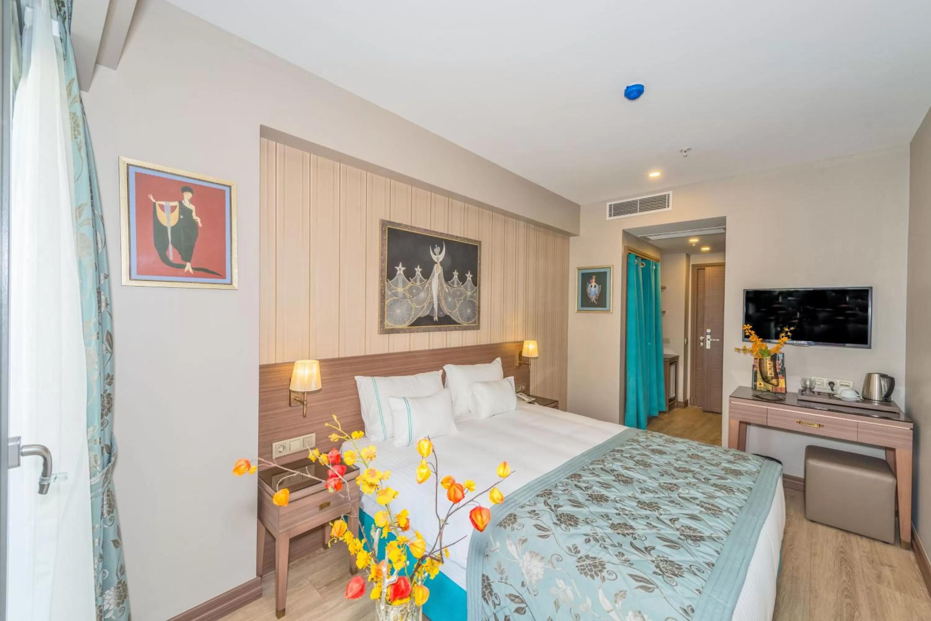 Bedroom, Bed in Taximist Hotel